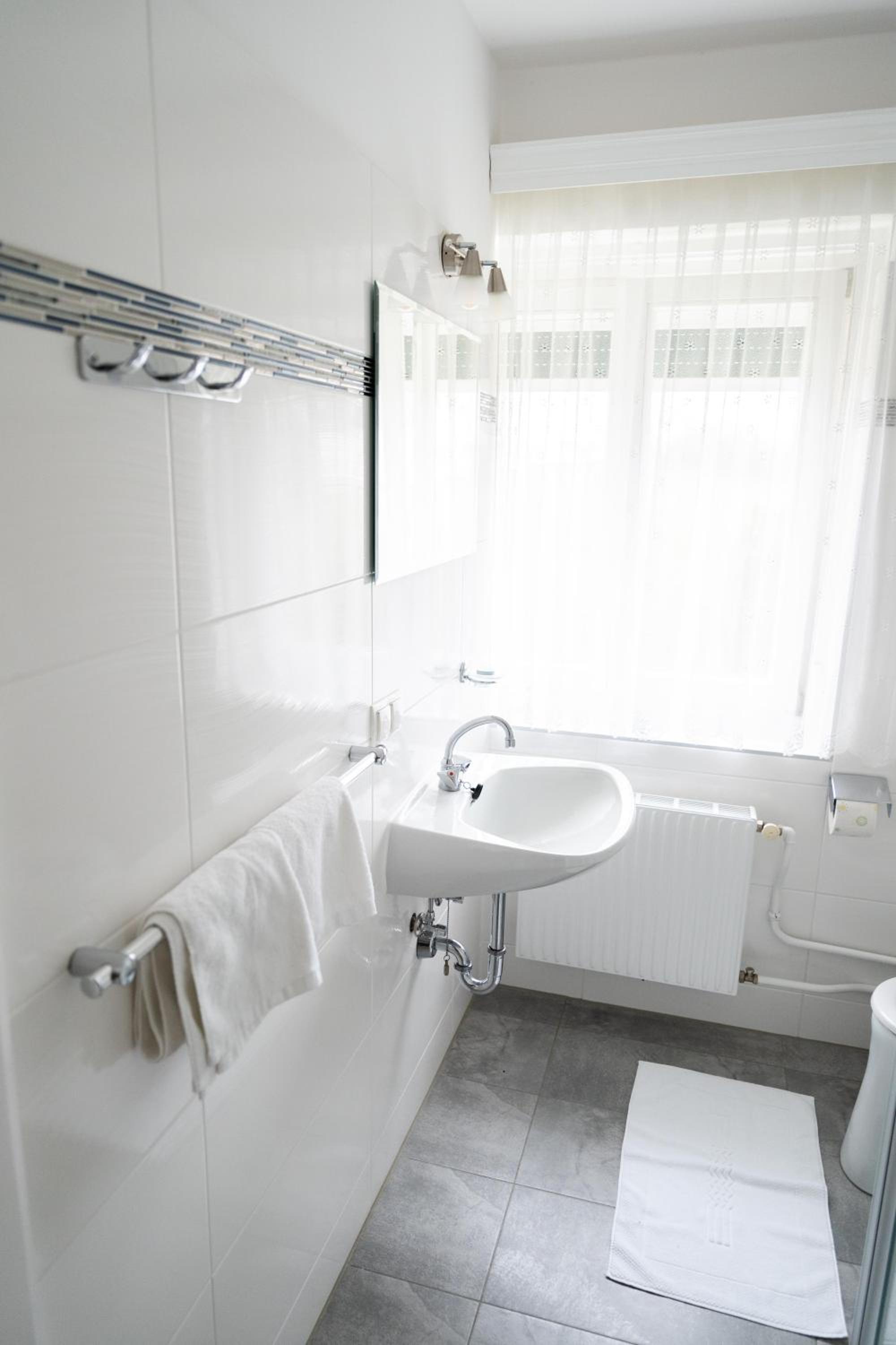 Double Room - Photo 5
