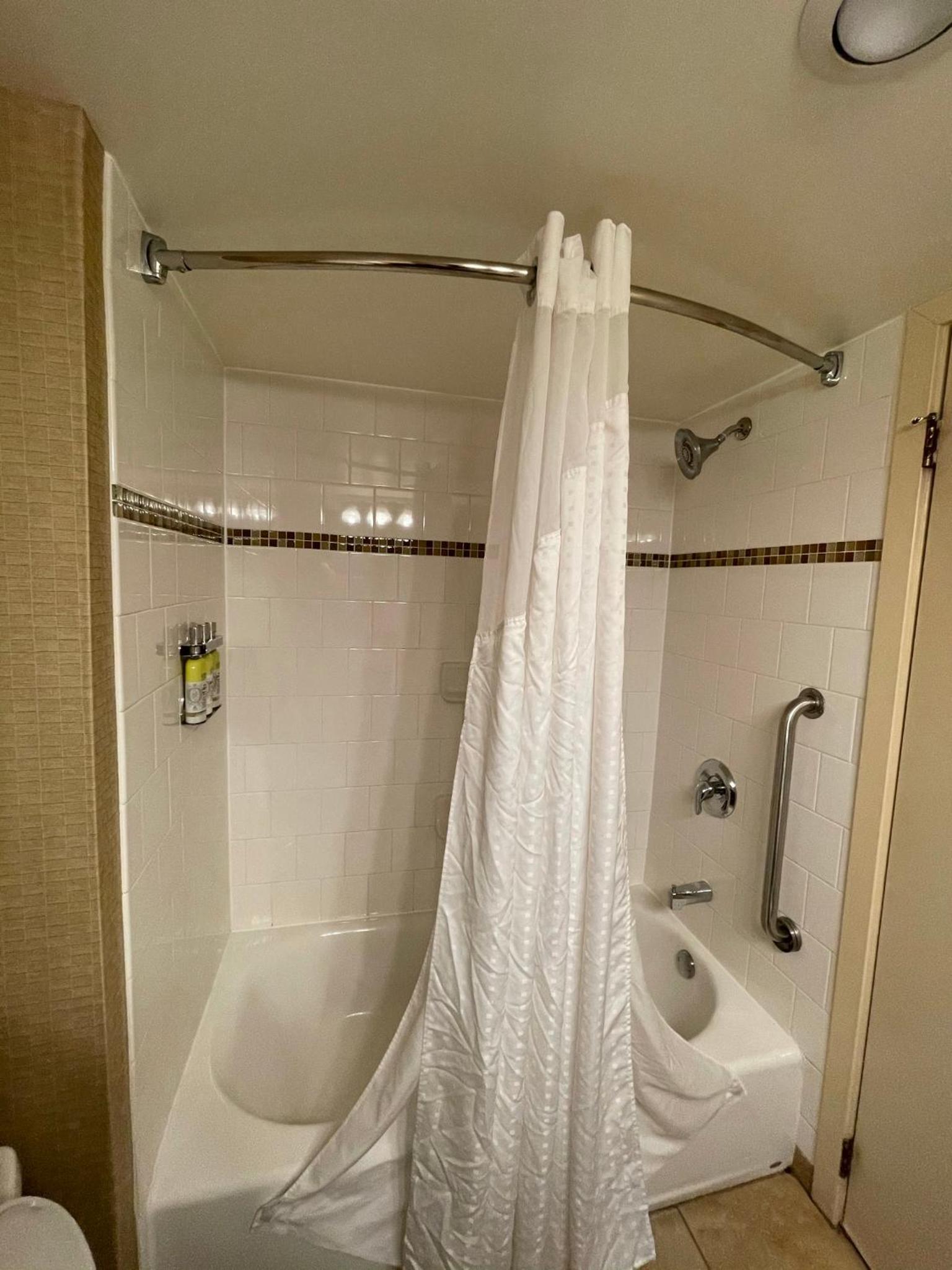 Standard Queen Room with River View - Photo 5