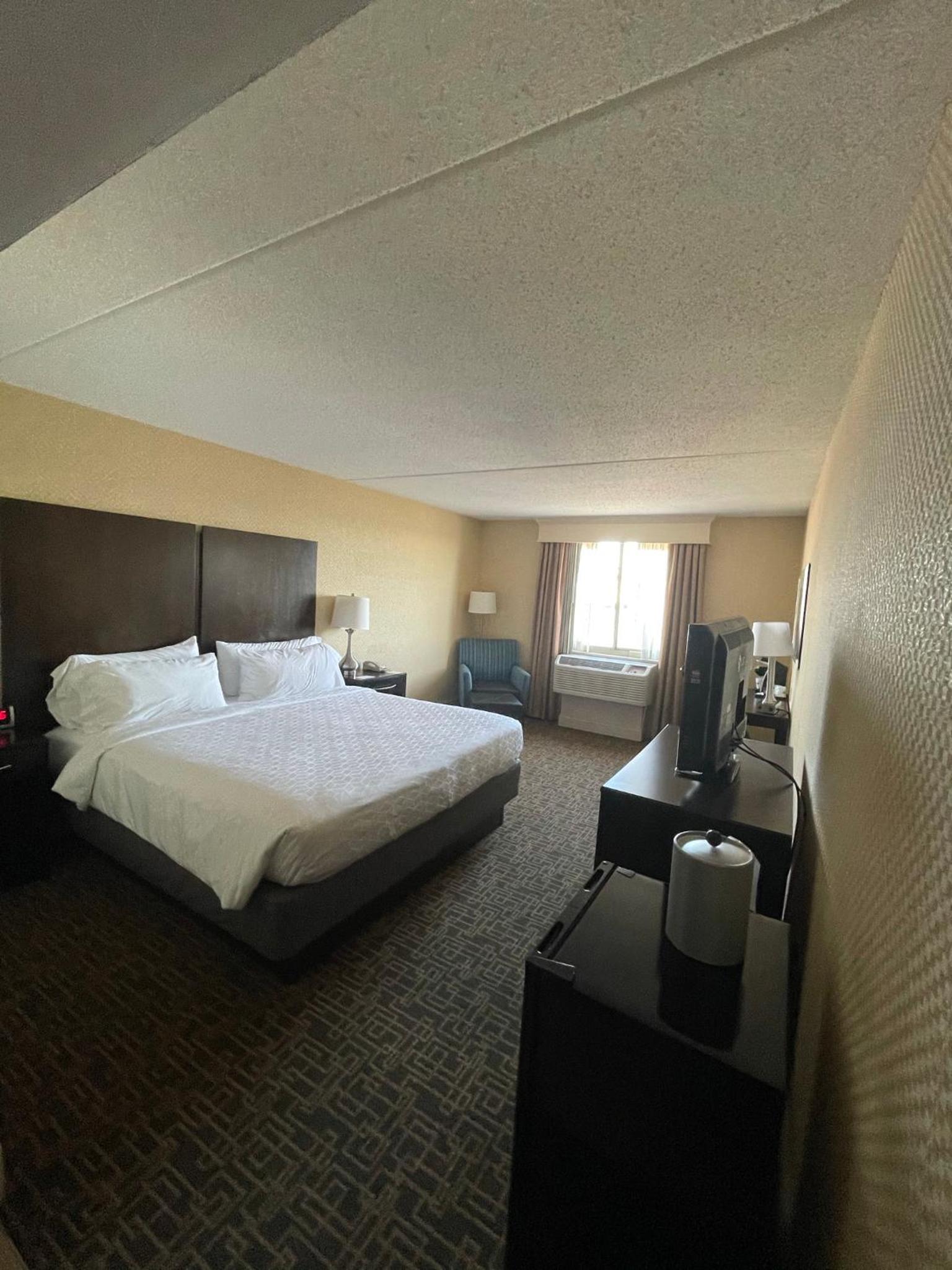 Standard King Room with River View - Photo 8