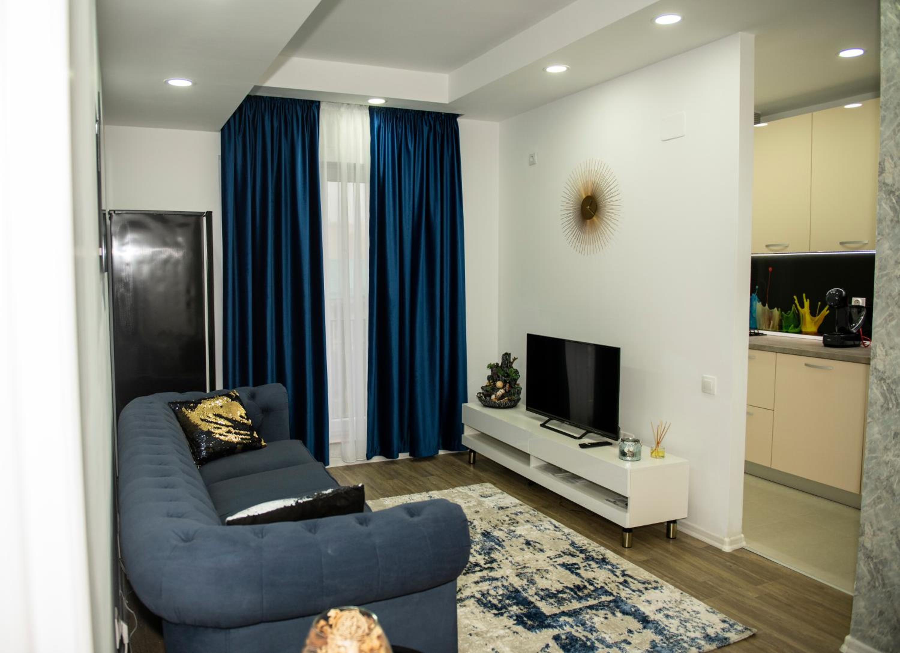 One-Bedroom Apartment photo 1