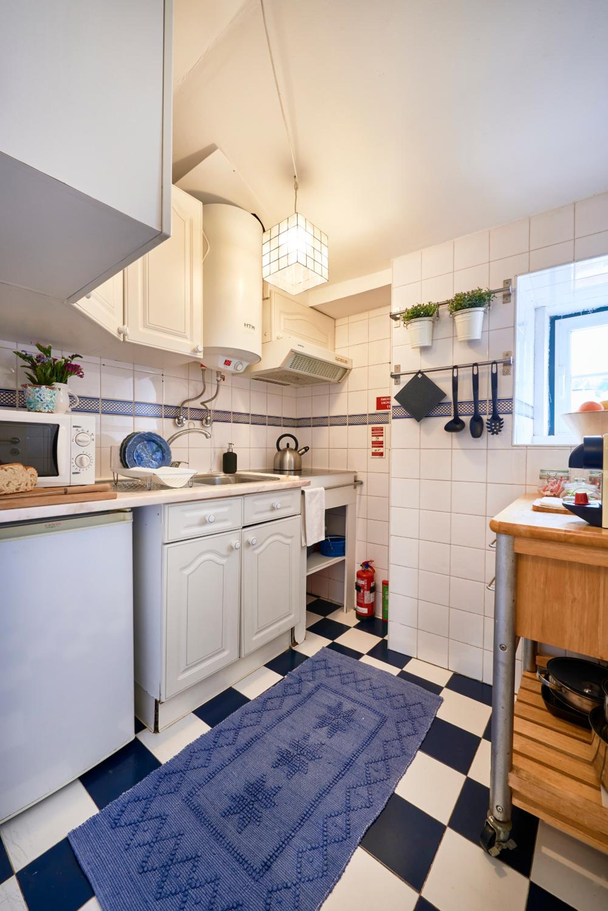 One-Bedroom Apartment - Photo 12