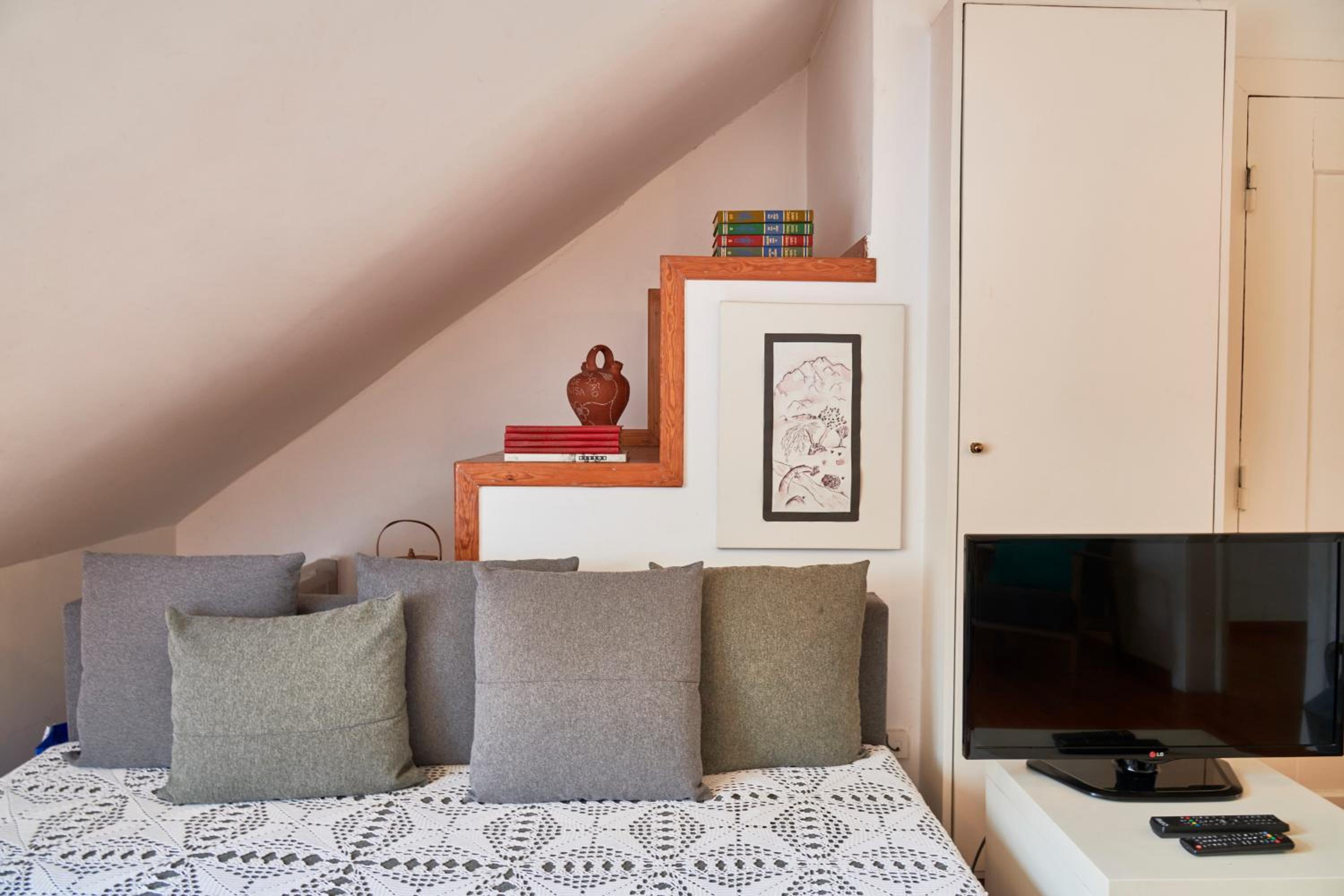 One-Bedroom Apartment - Photo 18