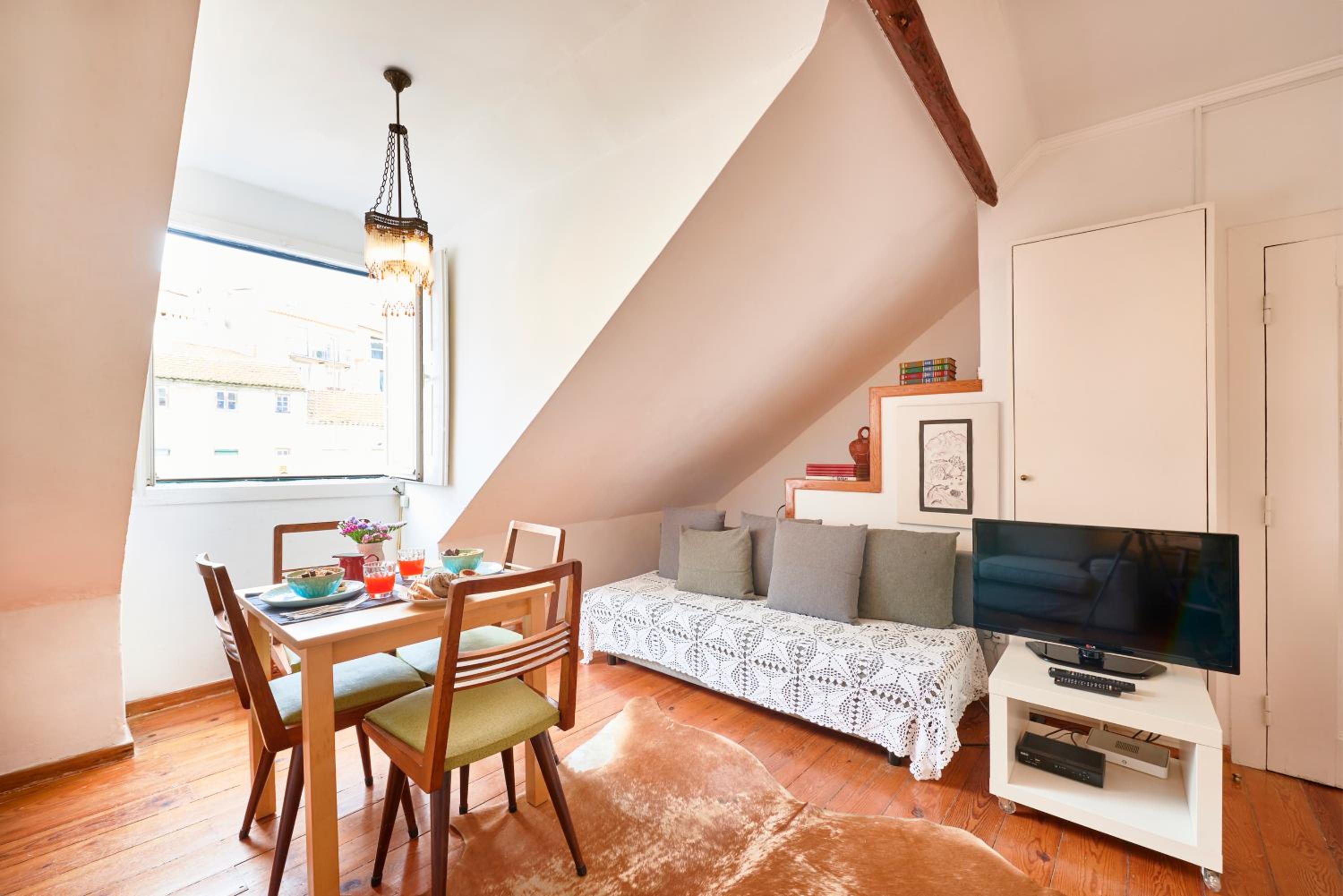 One-Bedroom Apartment - Photo 1