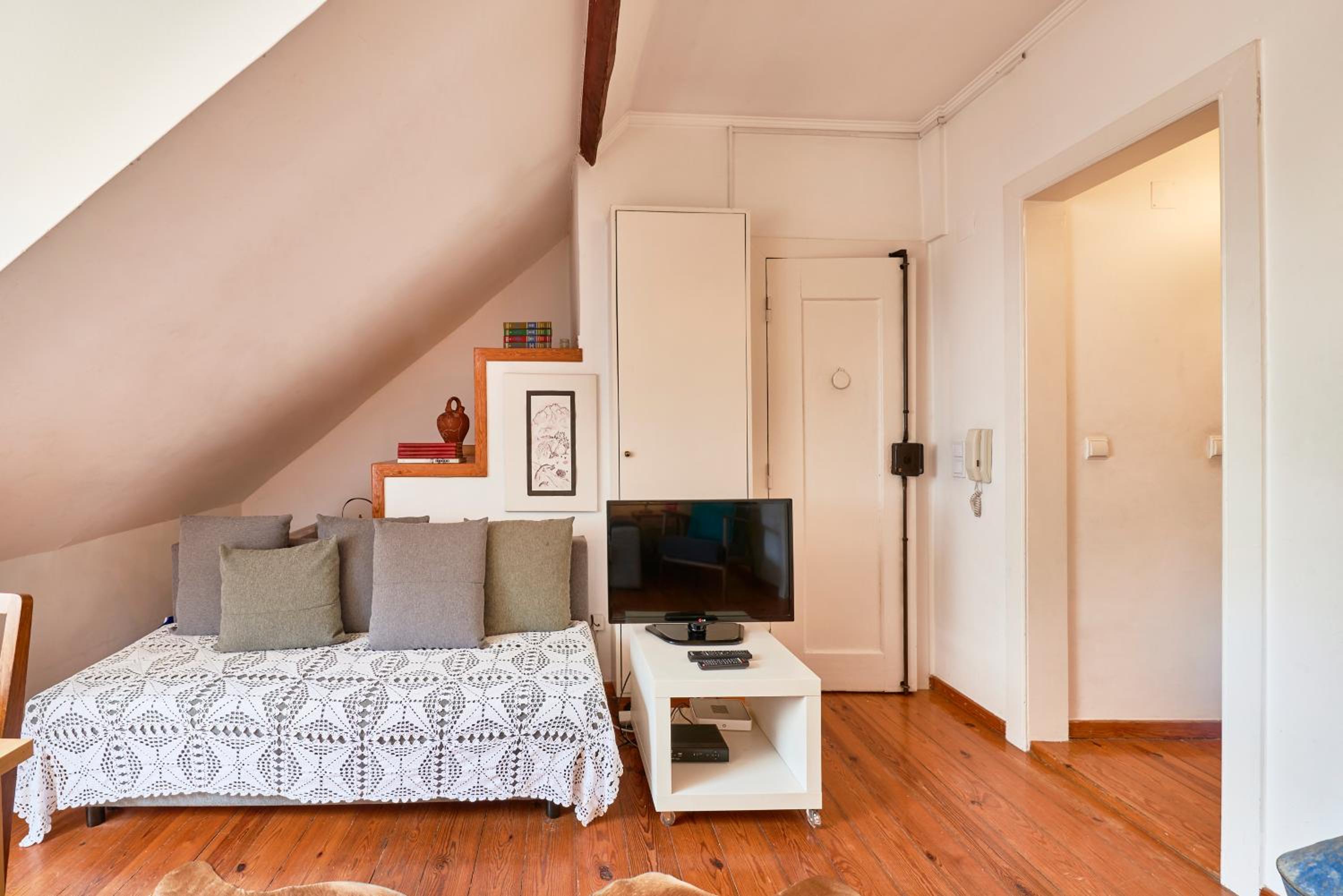 One-Bedroom Apartment - Photo 3