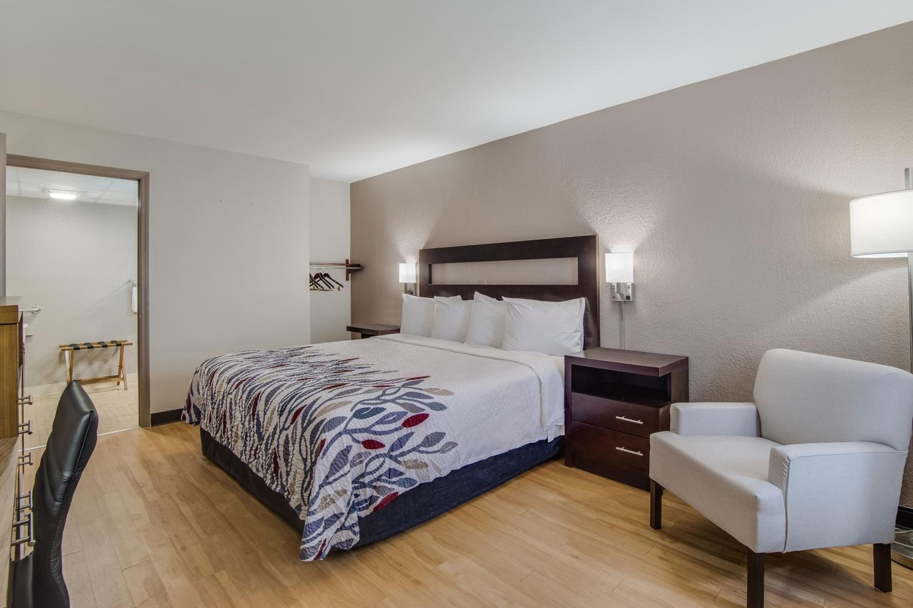Superior King Room with One King Bed (Accessible)