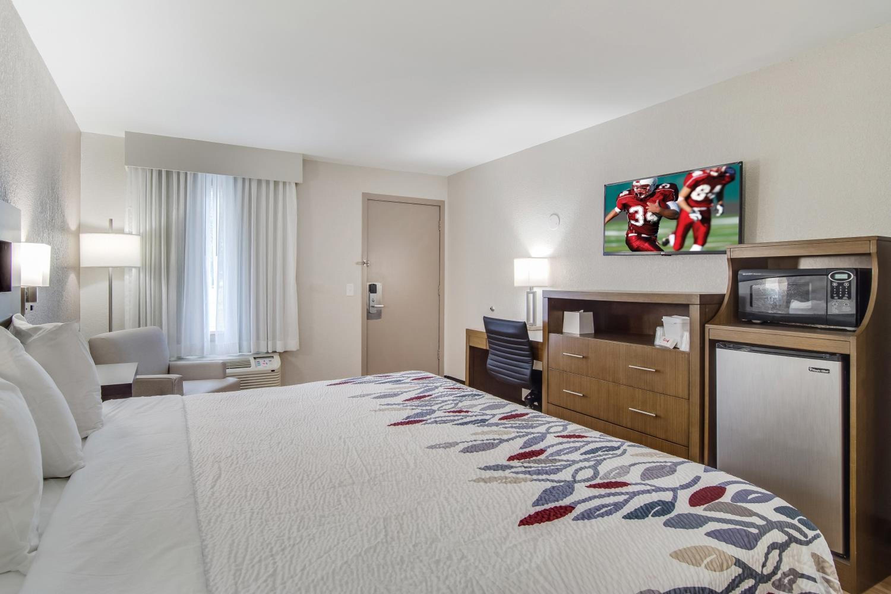 Superior King Room with One King Bed (Accessible)