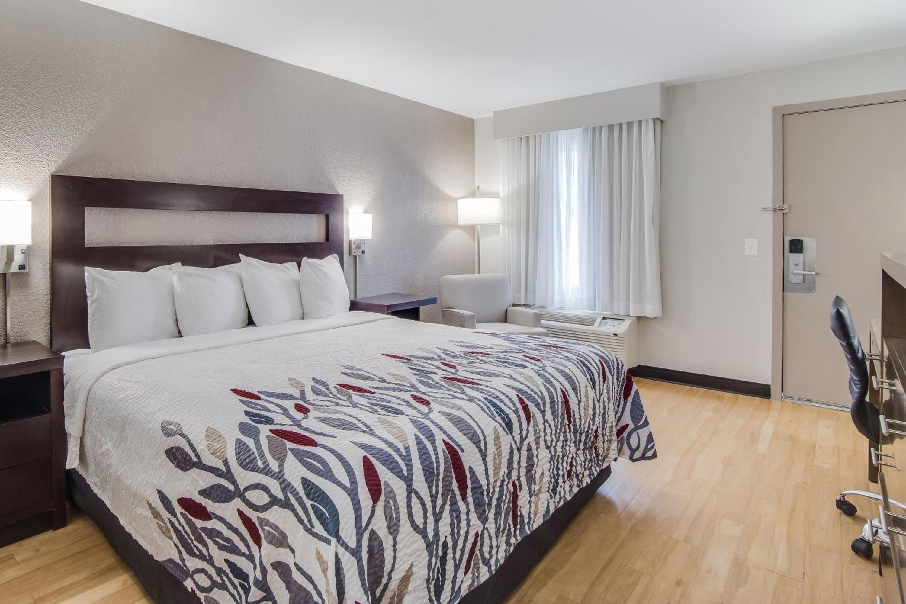 Superior King Room with One King Bed (Accessible)