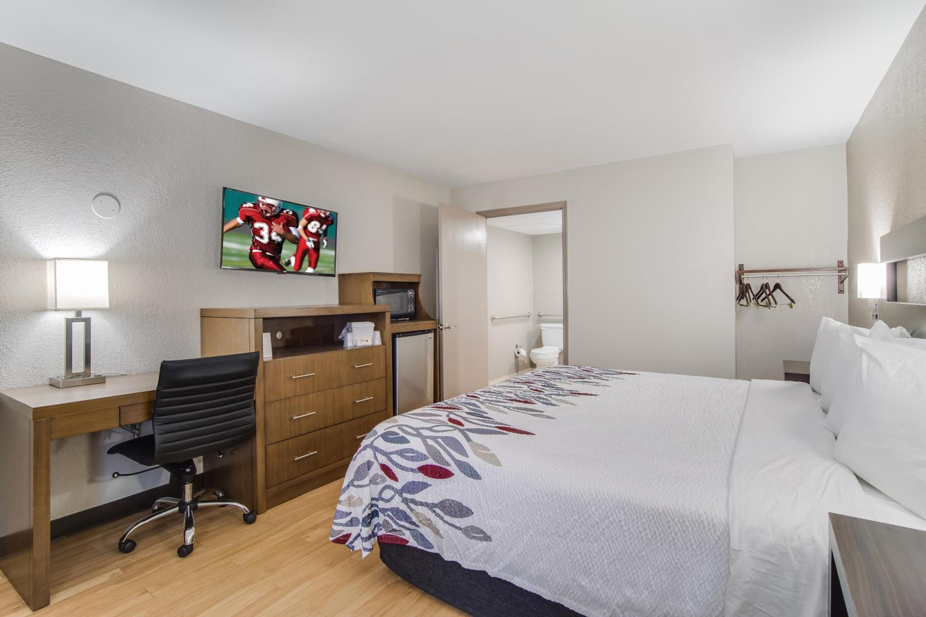 Superior King Room with One King Bed (Accessible)
