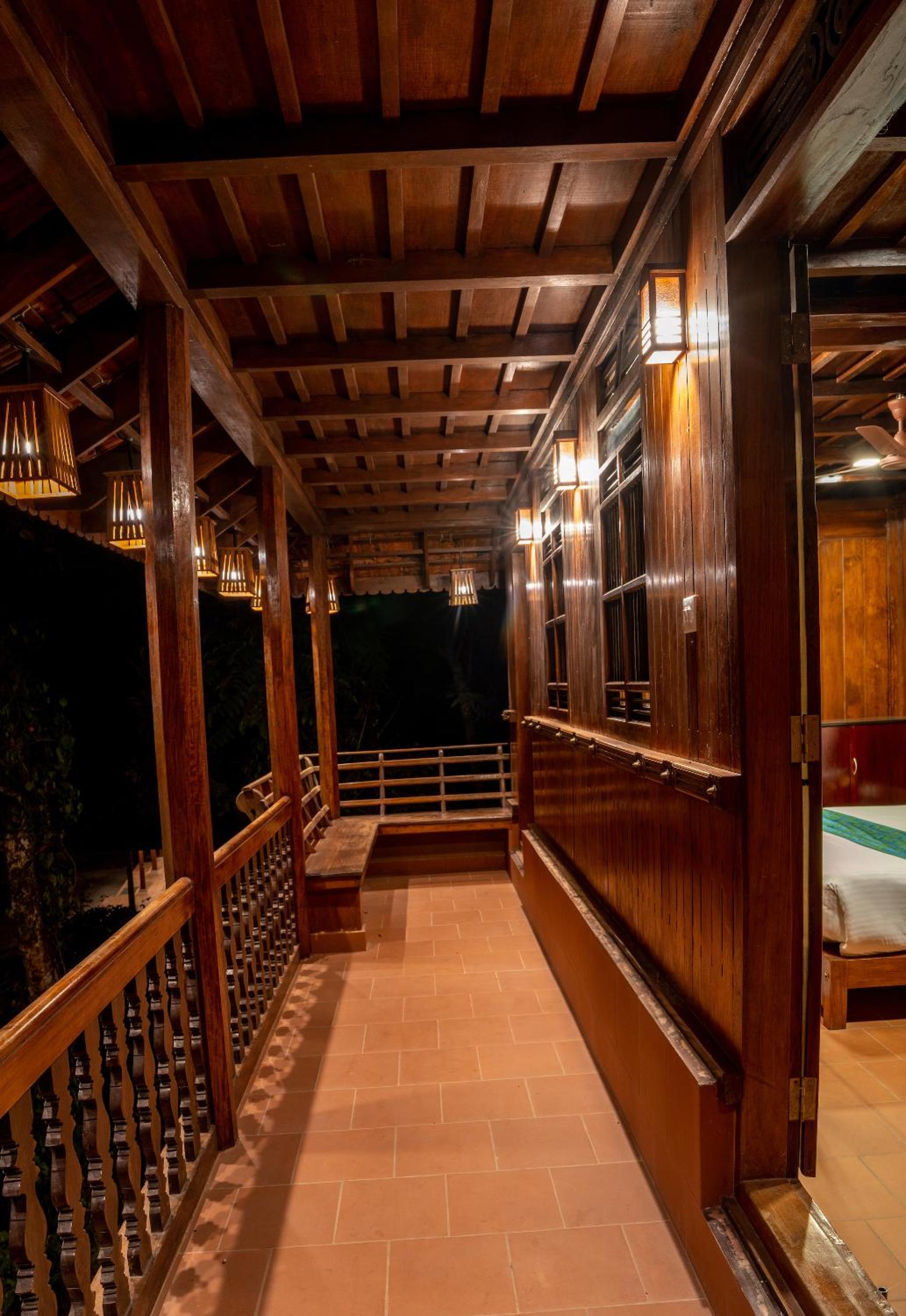 Family Room with Garden View - Photo 4