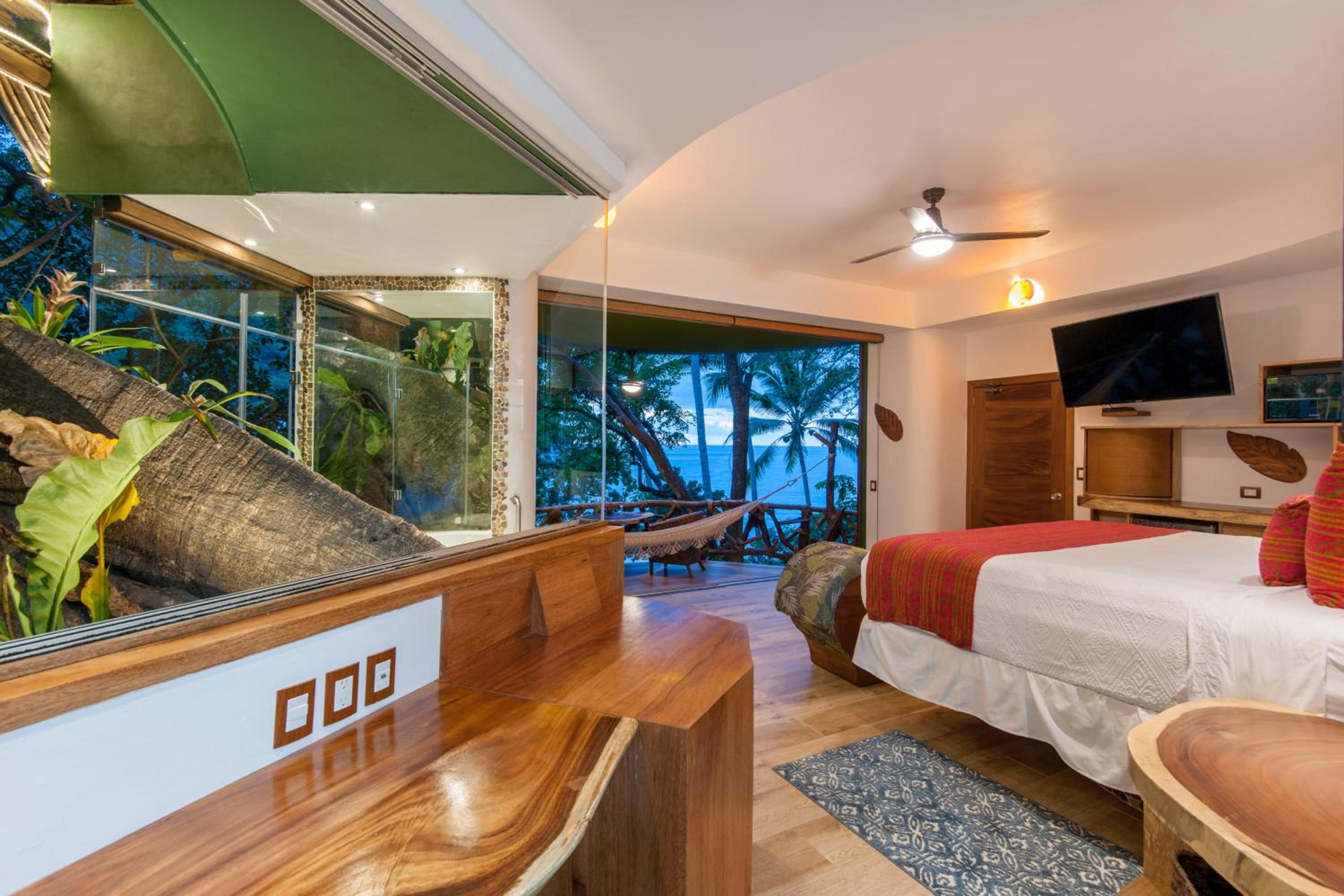 Jungle Love Nest - Photo 13