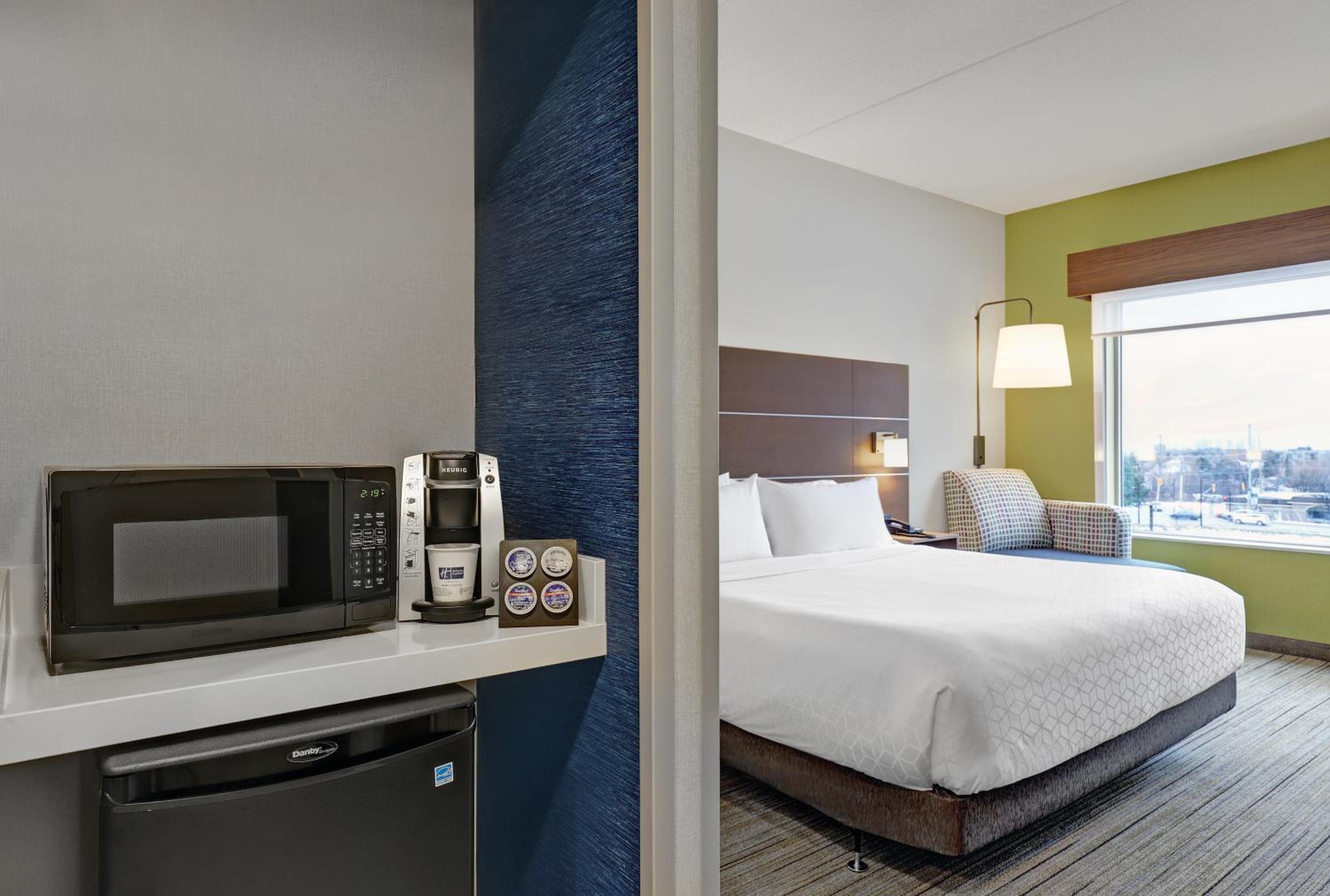 King Room - Hearing Accessible/Non-Smoking  - Photo 4