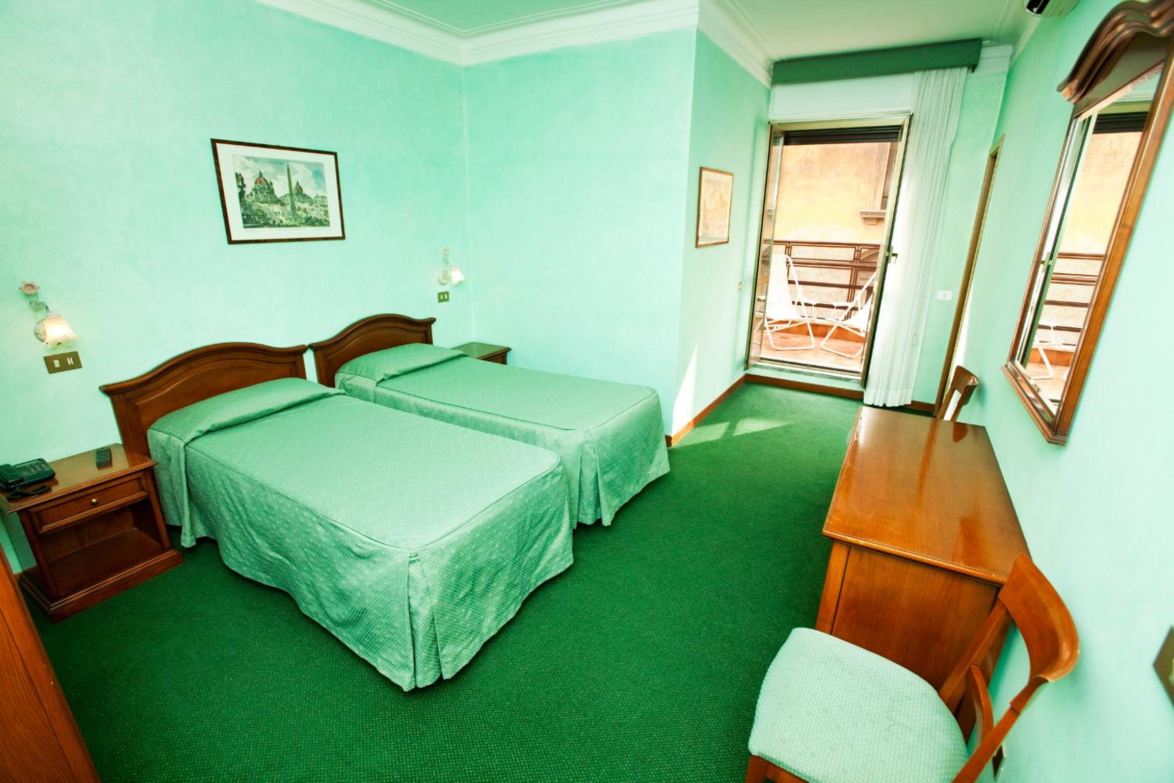 Twin Room with Private External Bathroom photo 3