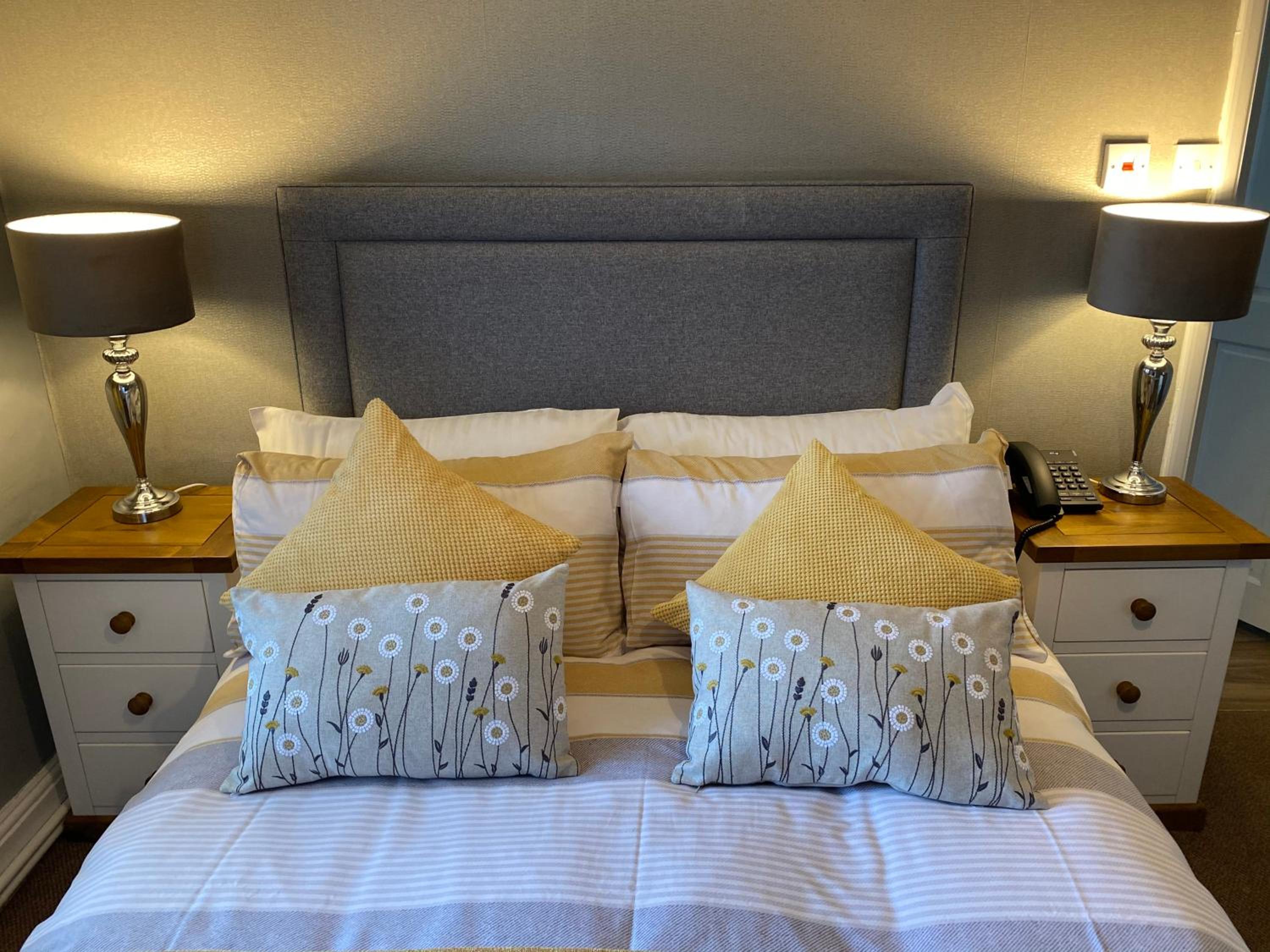 Deluxe Double Room - Photo 12