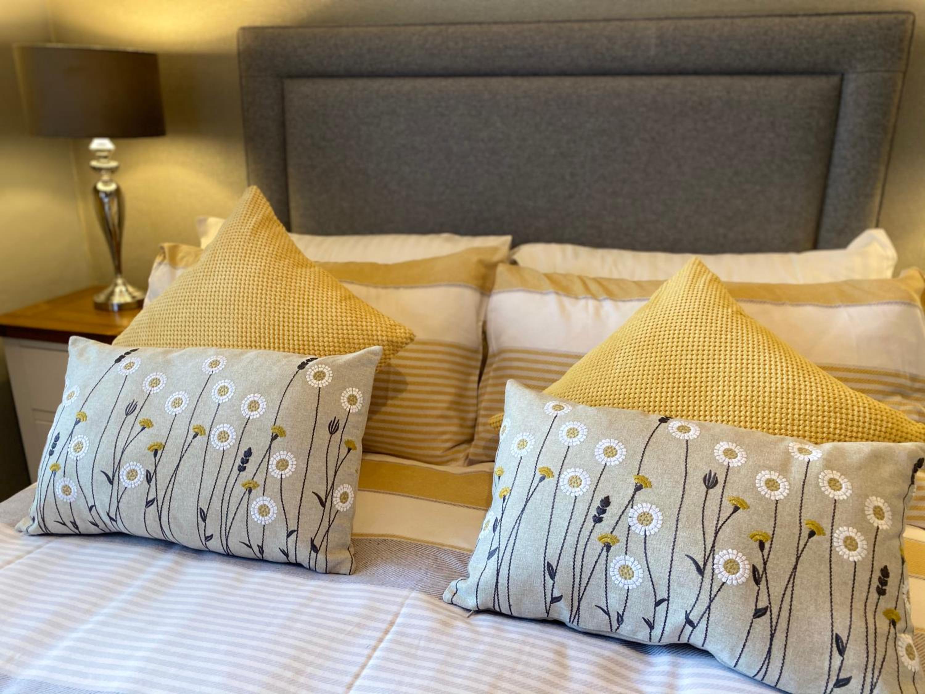 Deluxe Double Room - Photo 11