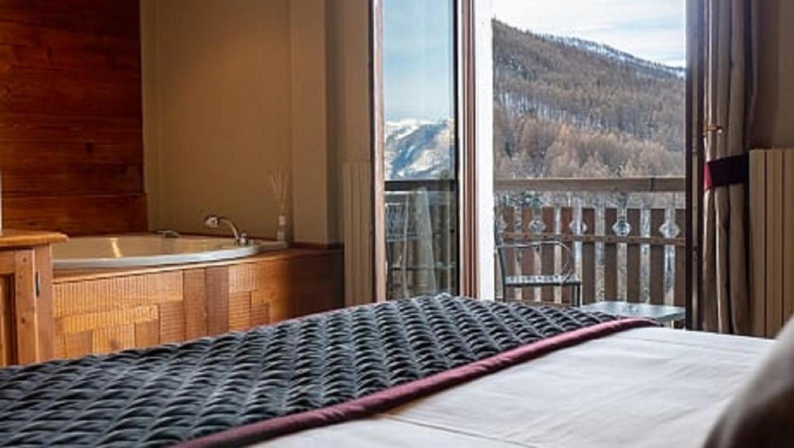 Deluxe Double Room with Spa Bath  photo 3