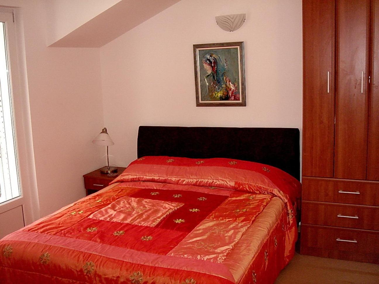 One-Bedroom Apartment With Balcony And Sea View