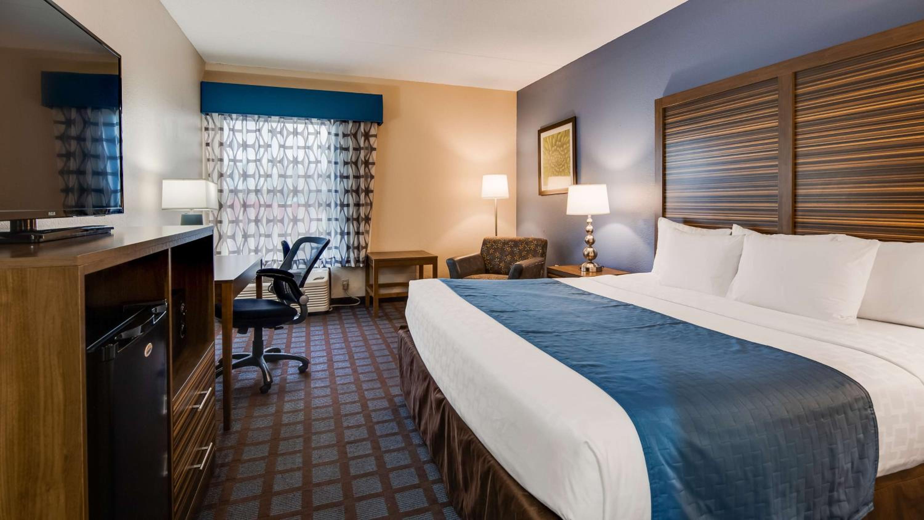King Room with Walk-in Shower - Disability Access