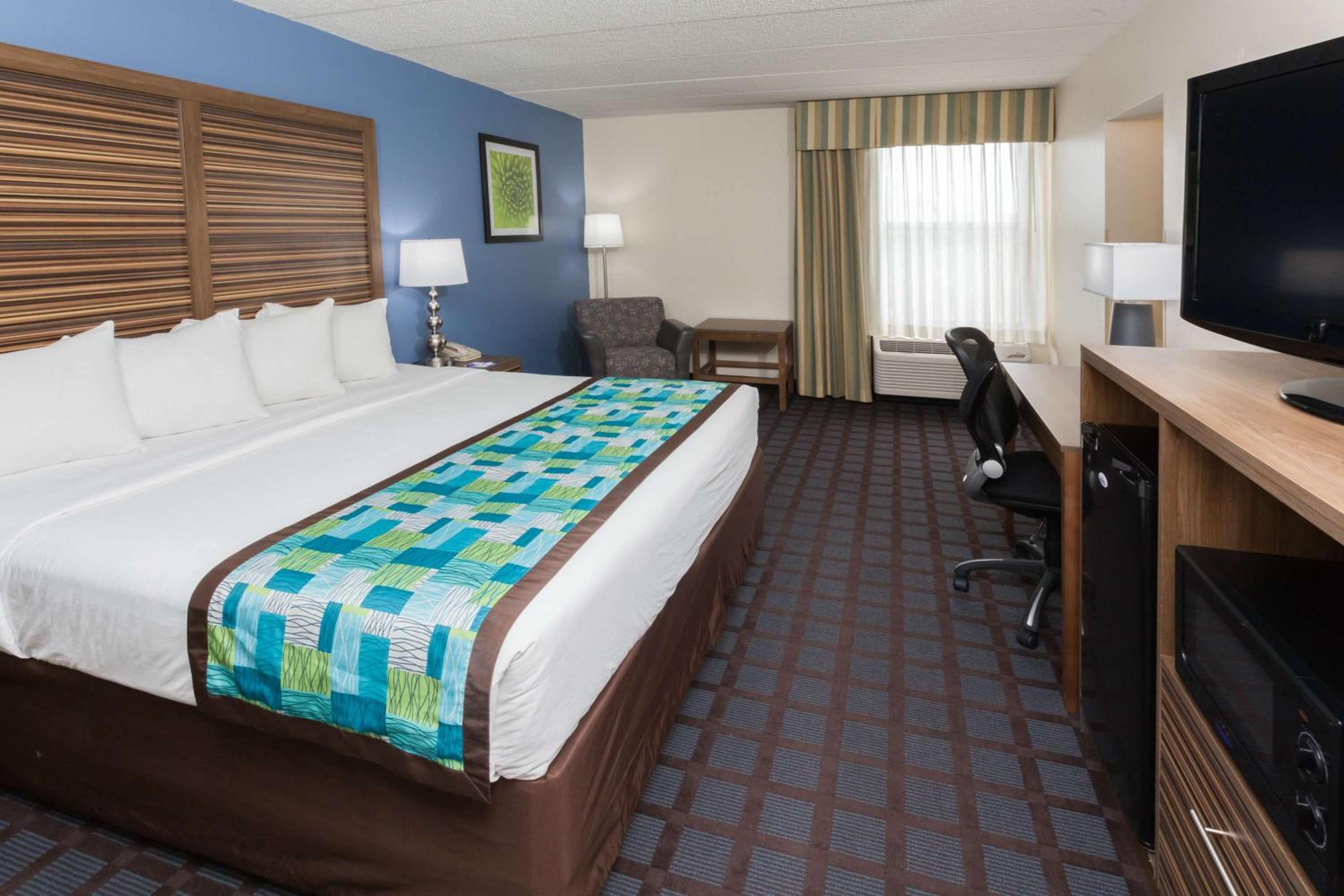 King Suite with Spa Bath and Sofa Bed - Non-Smoking
