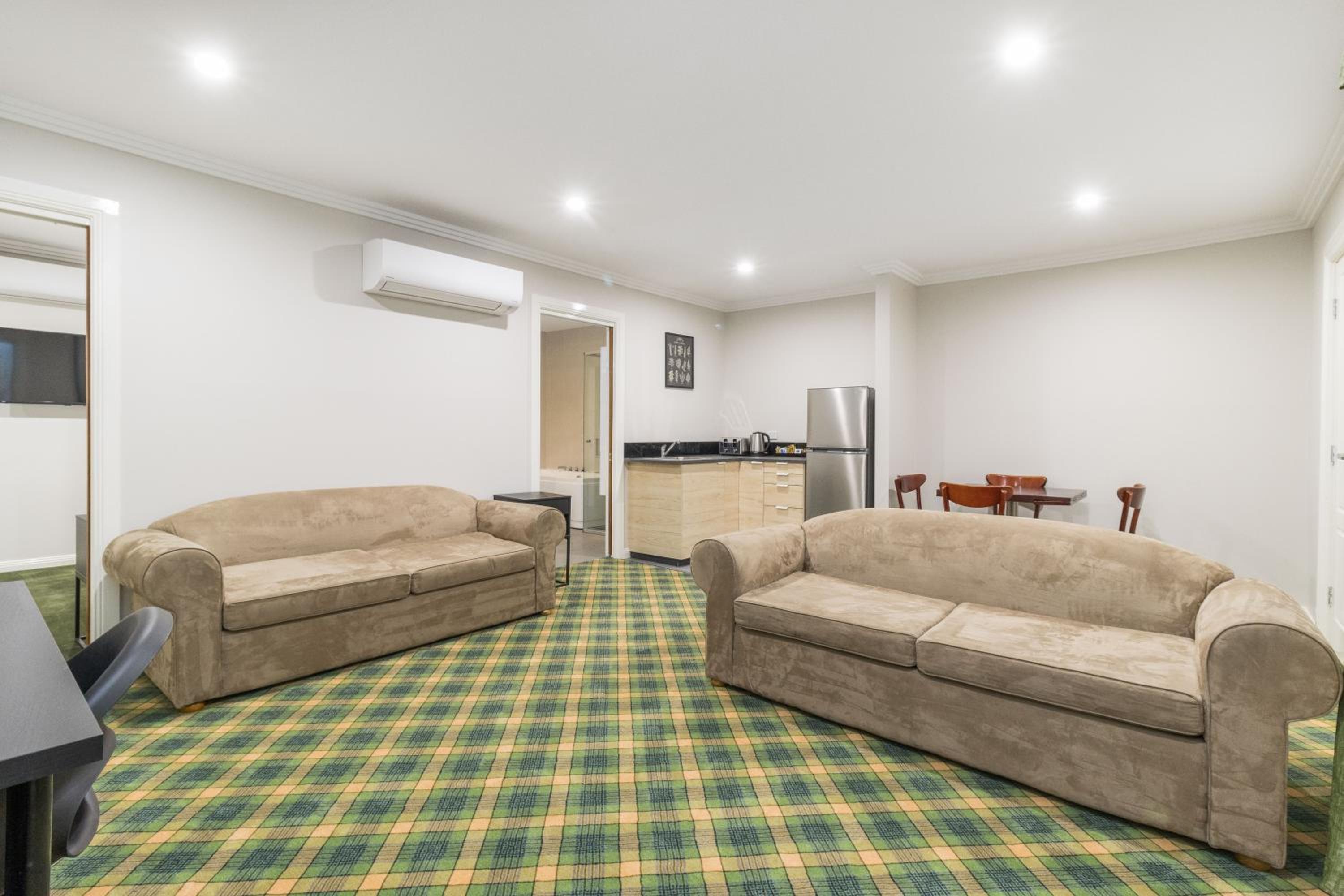 Family Room - Photo 4