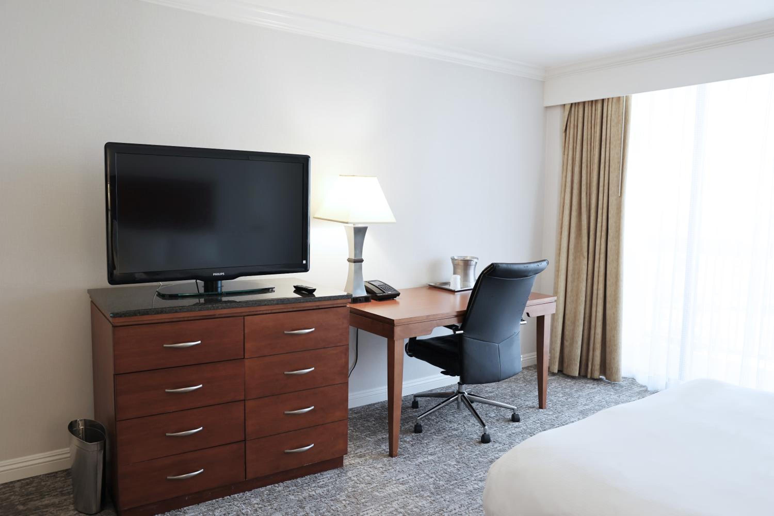 Queen Room with Two Queen Beds - Photo 2