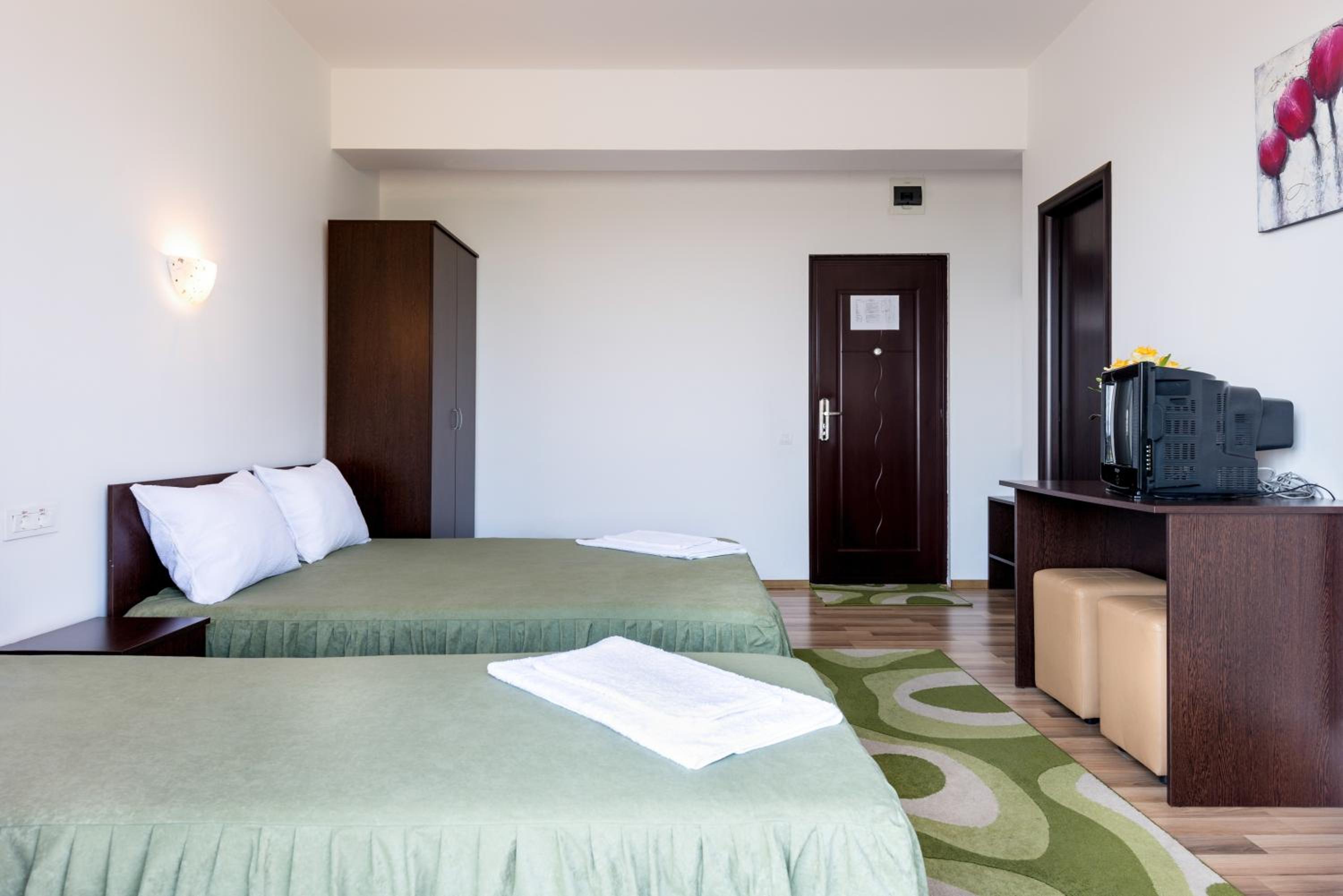 Standard Triple Room - Photo 2