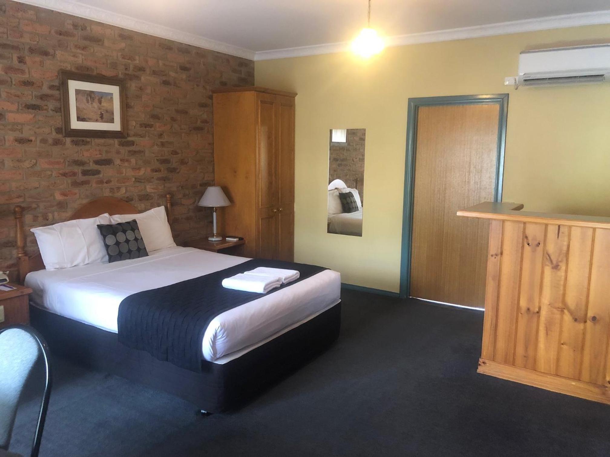 Queen Spa Suite - Photo 1