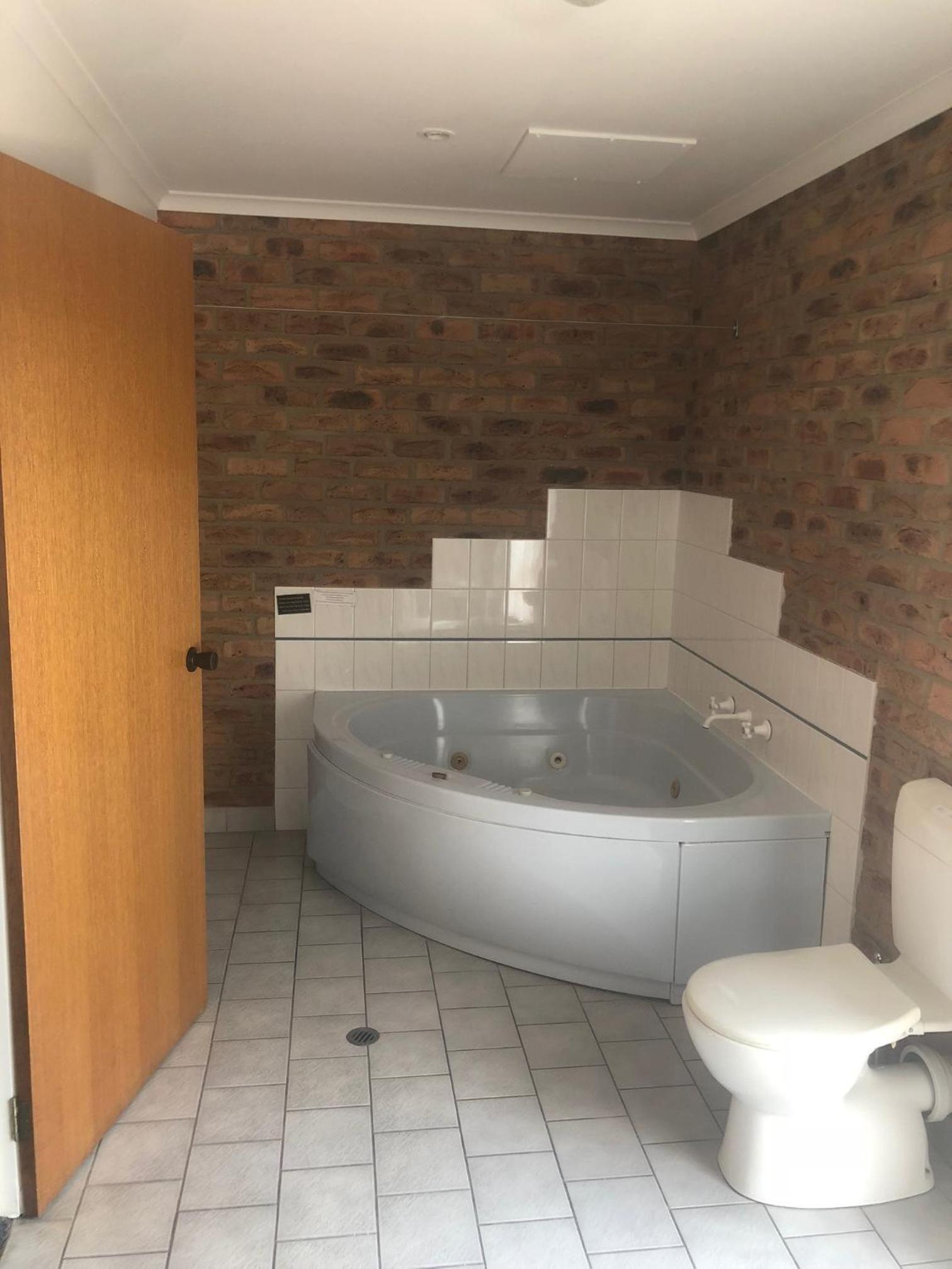 Queen Spa Suite - Photo 5