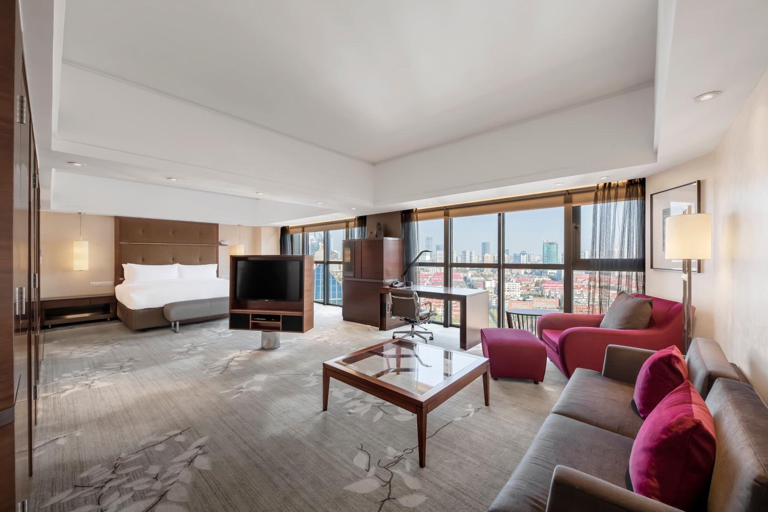 Junior King Suite - Club Lounge Access - Photo 1