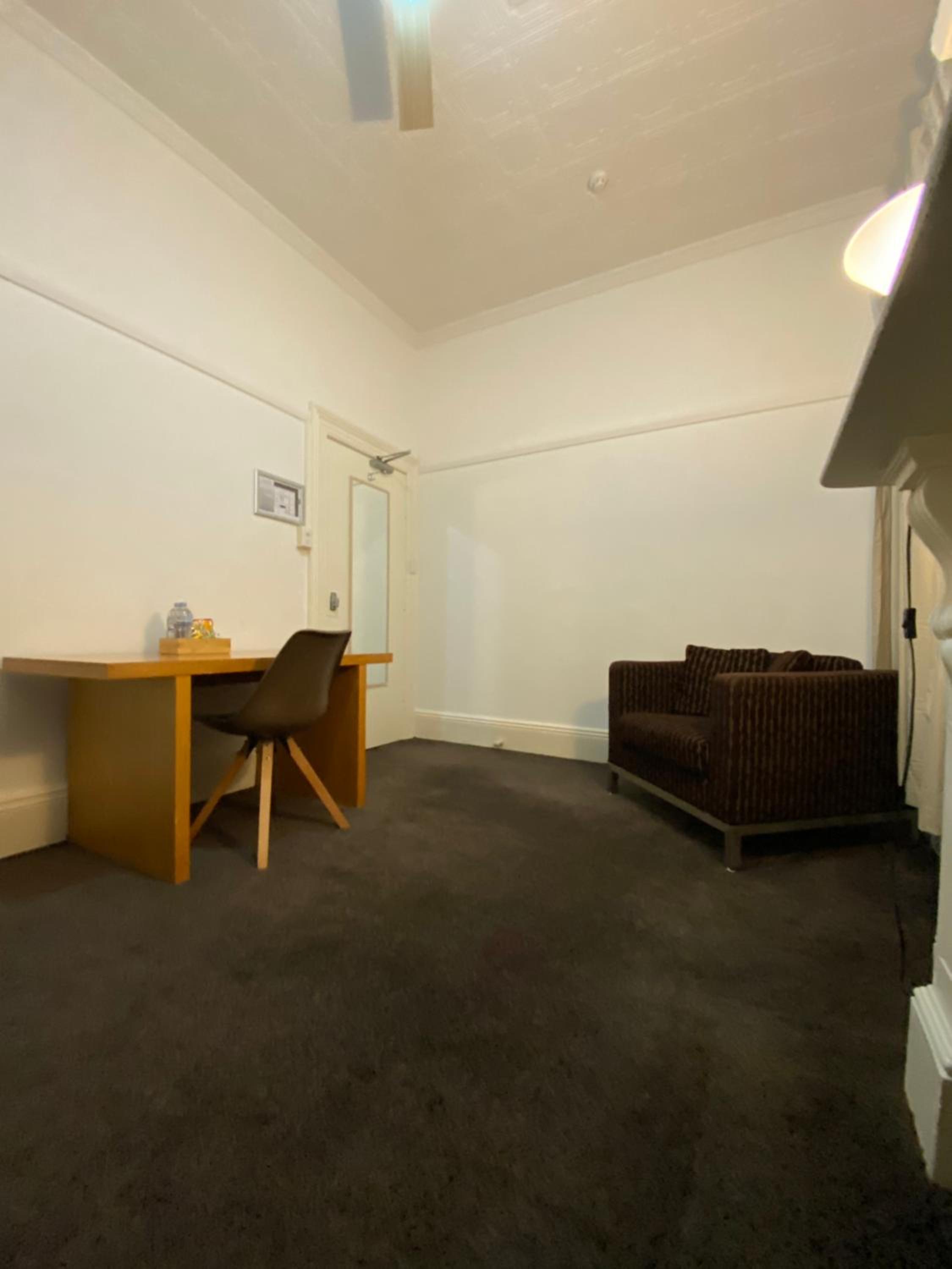 Standard Twin Room With Shared Bathroom photo 3