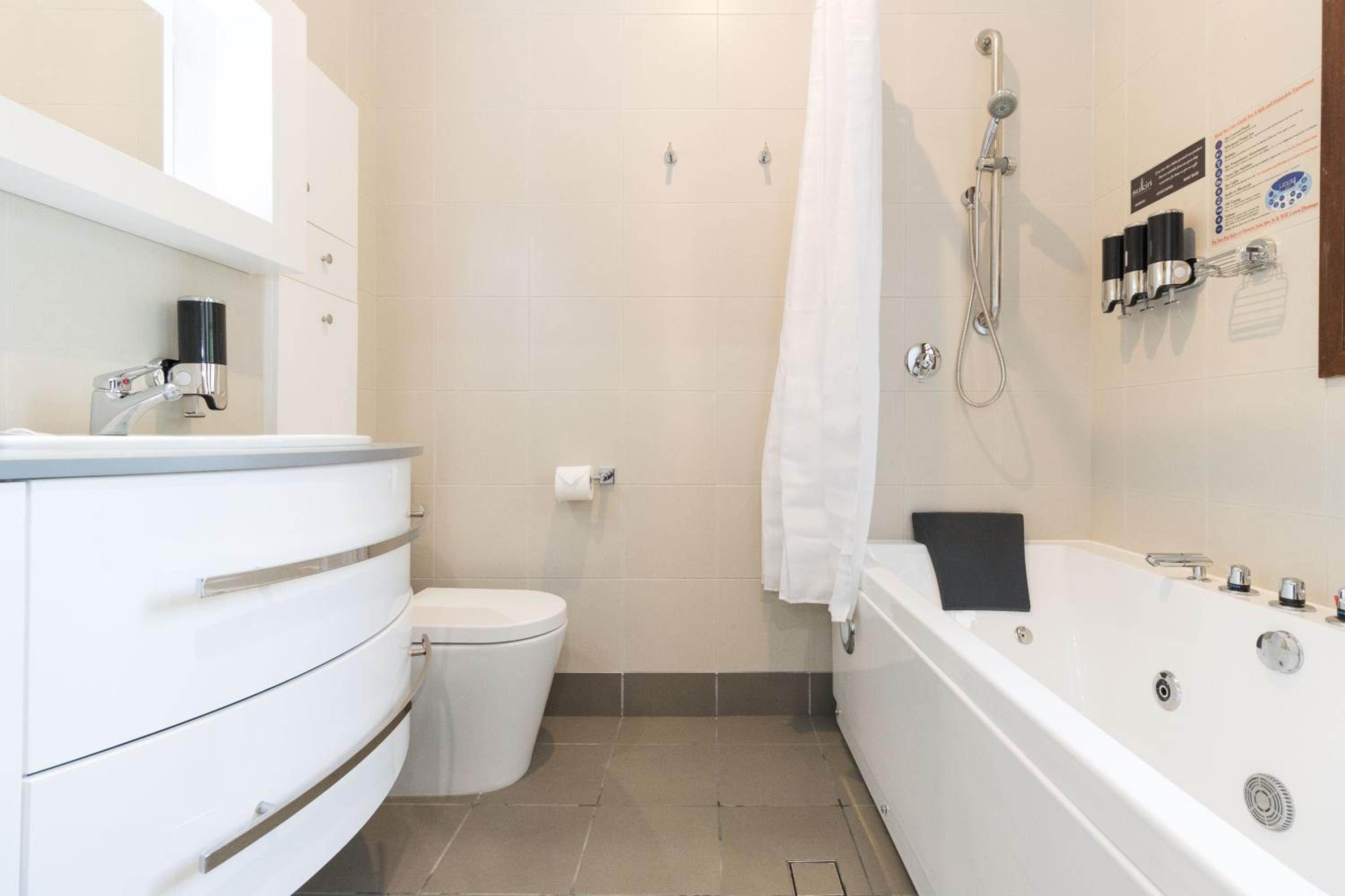 Business Suite - Photo 4