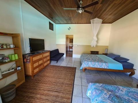 Quadruple Room with Private Bathroom photo 1