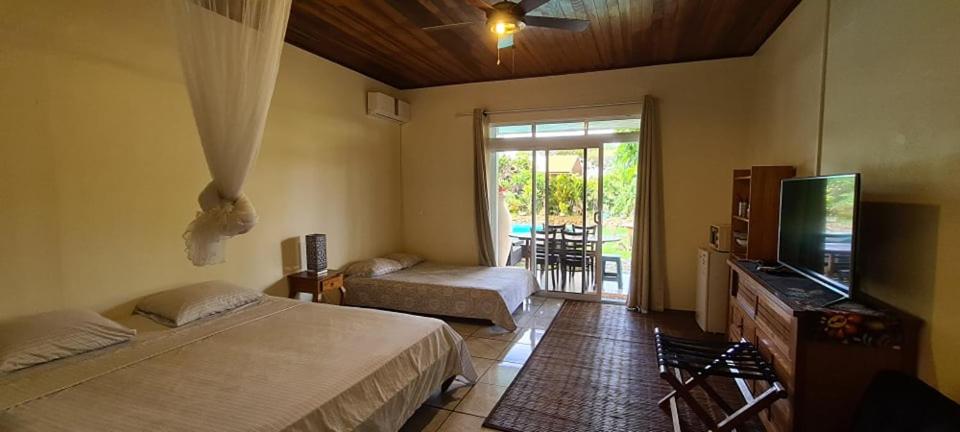 Quadruple Room with Private Bathroom photo 3