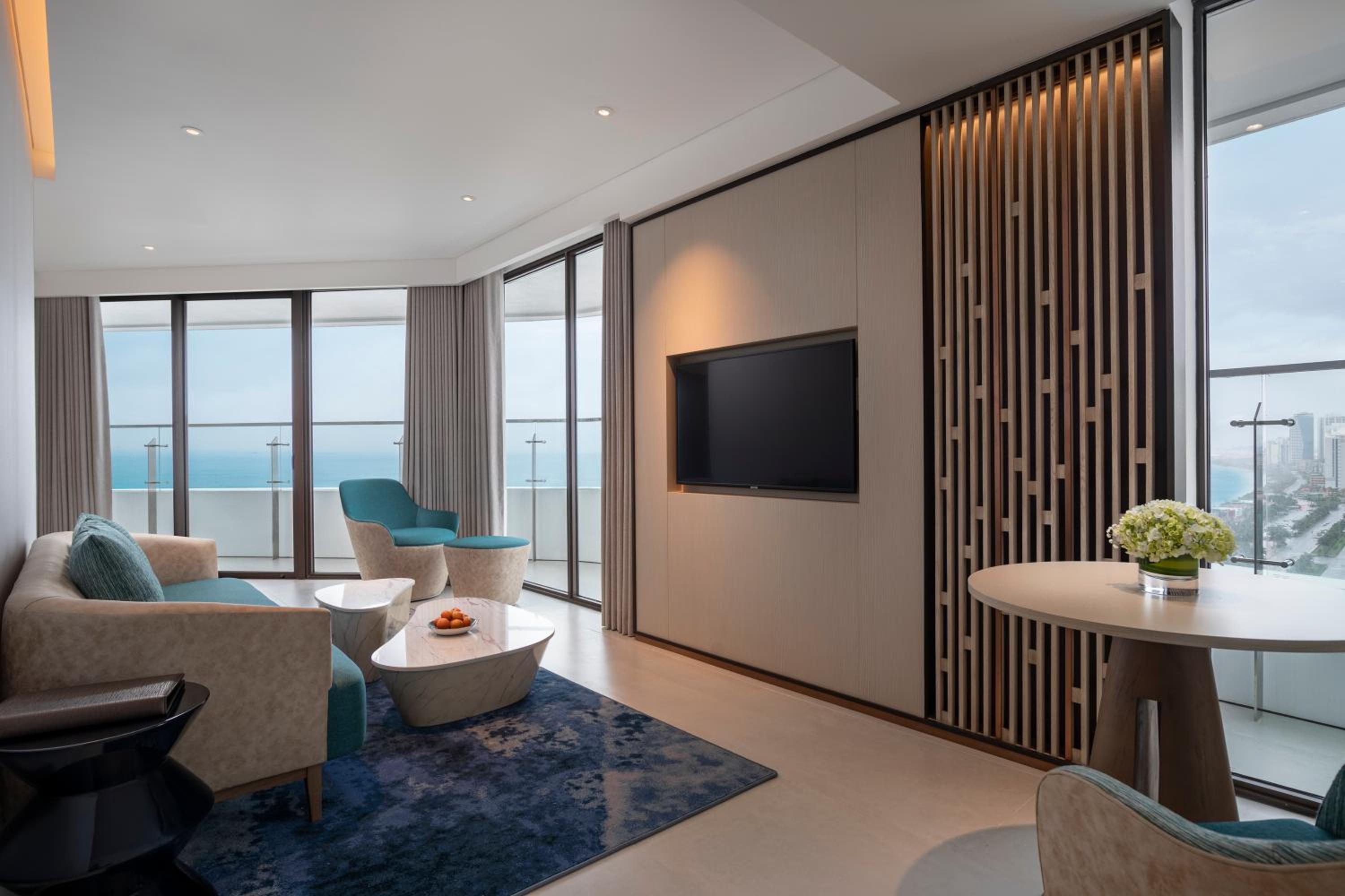 Executive Corner Suite with Ocean View and Lounge Access - Photo 9