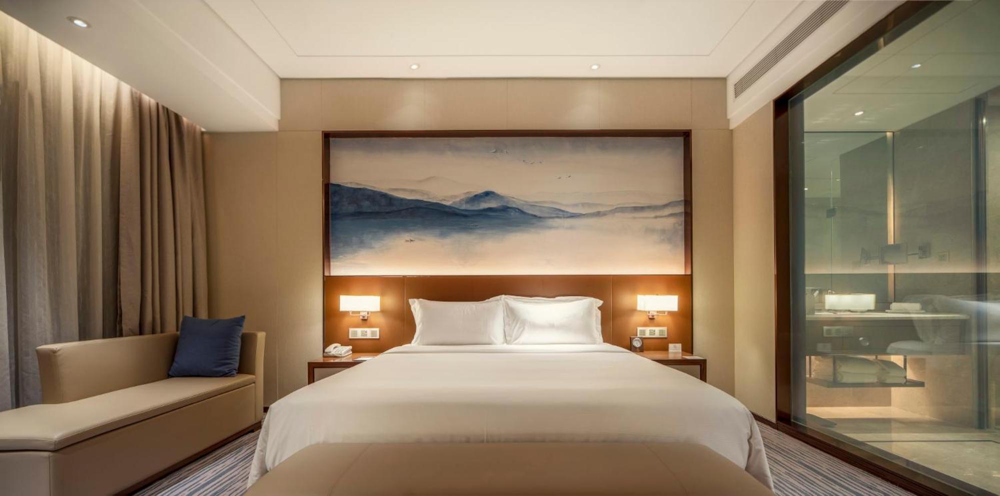 Deluxe King Room photo 3