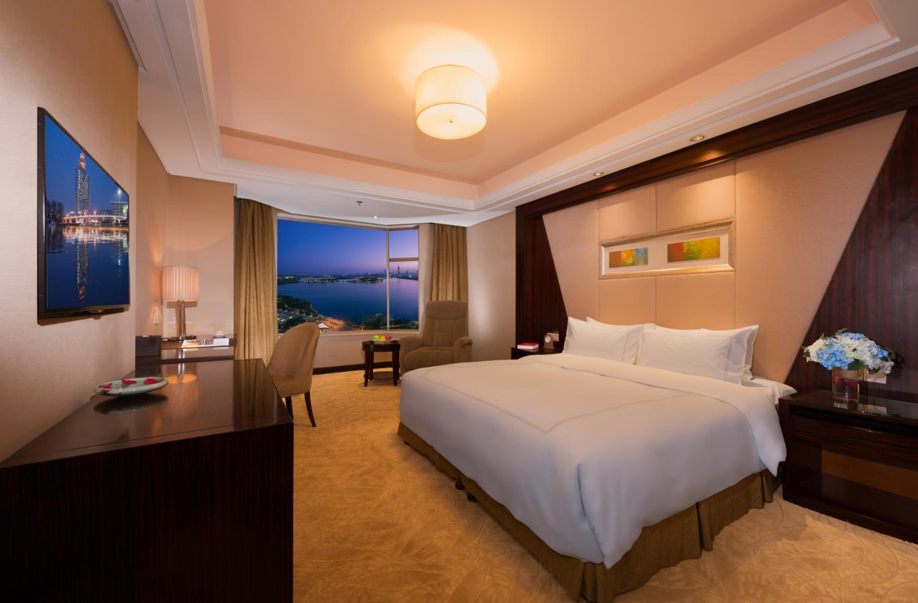 Standard Double Room with Lake View photo 3