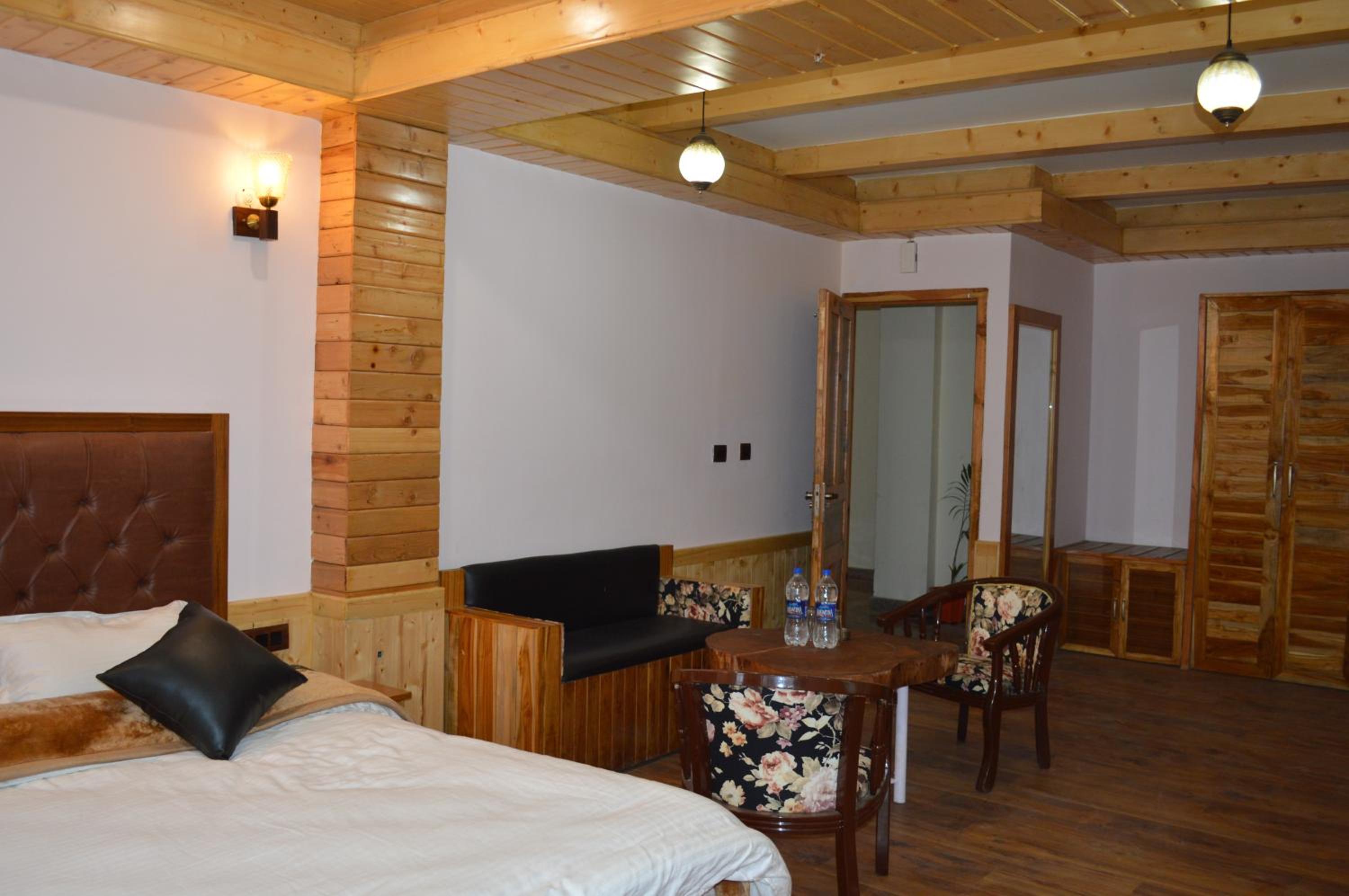 Superior King Room - Photo 25