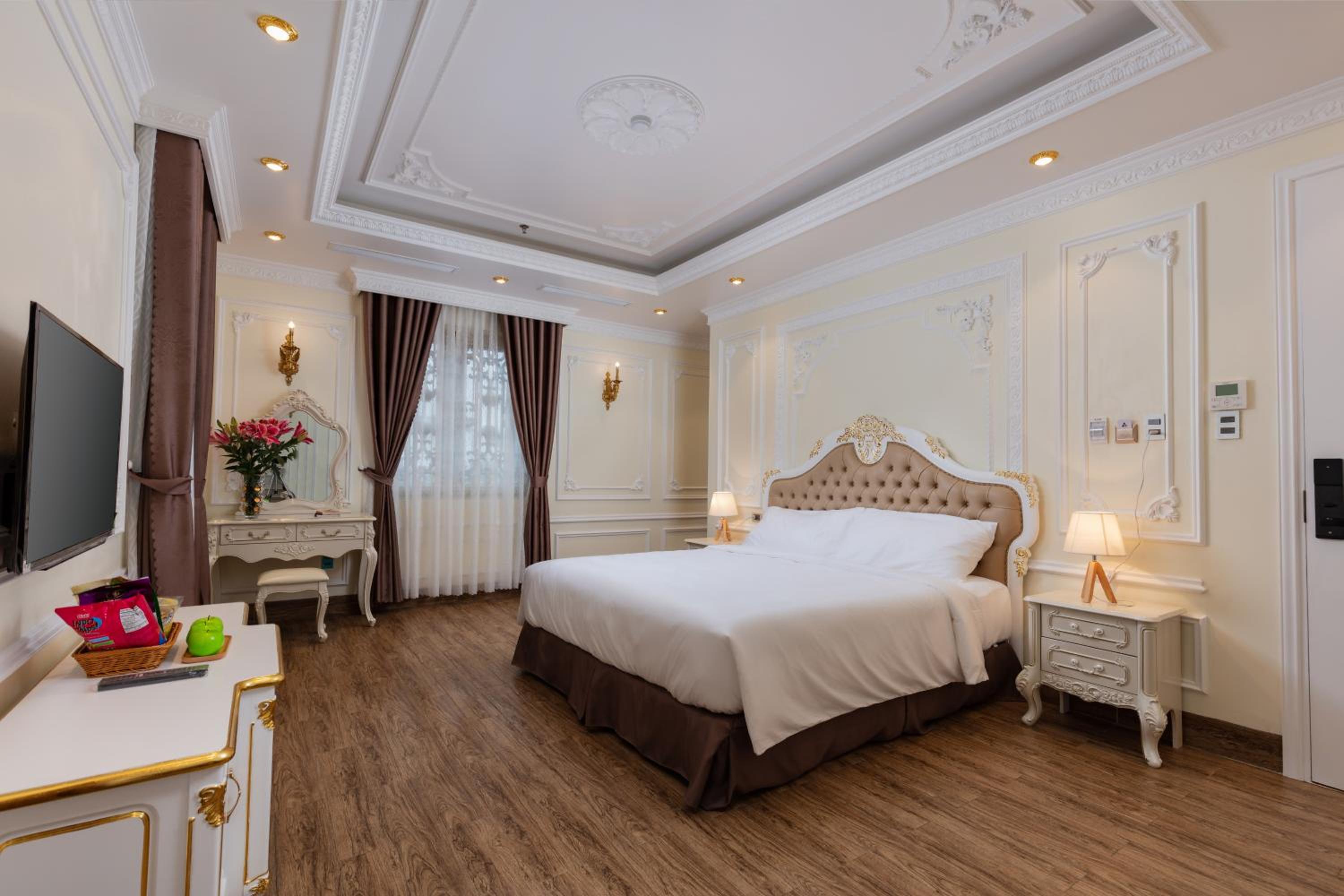 Deluxe Queen Room