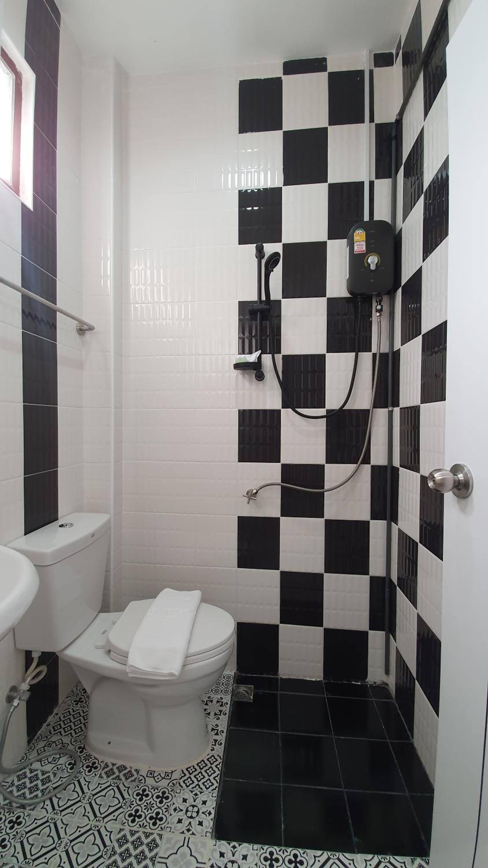 Standard King Room - Photo 5