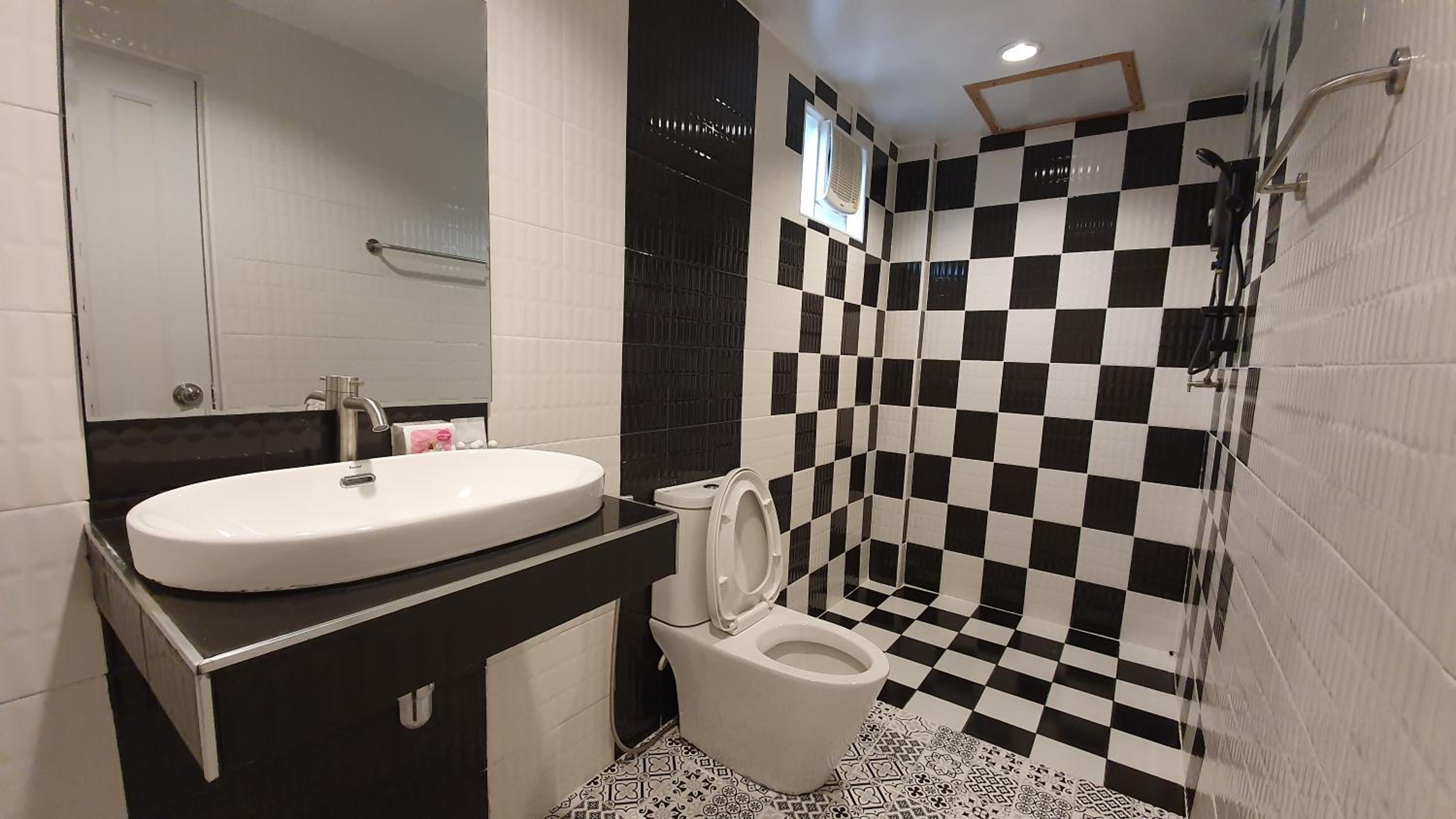 Superior King Room - Photo 4