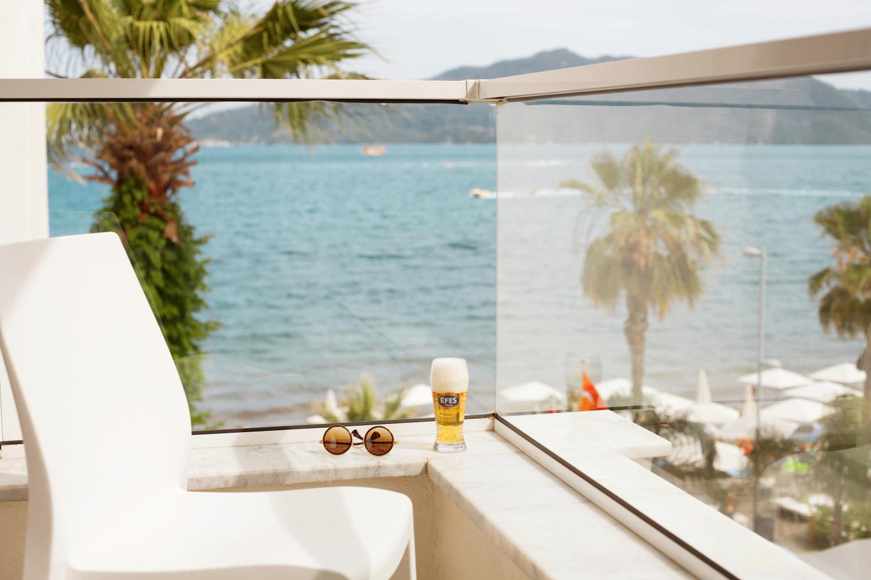 Twin Room with Side Sea View photo 2