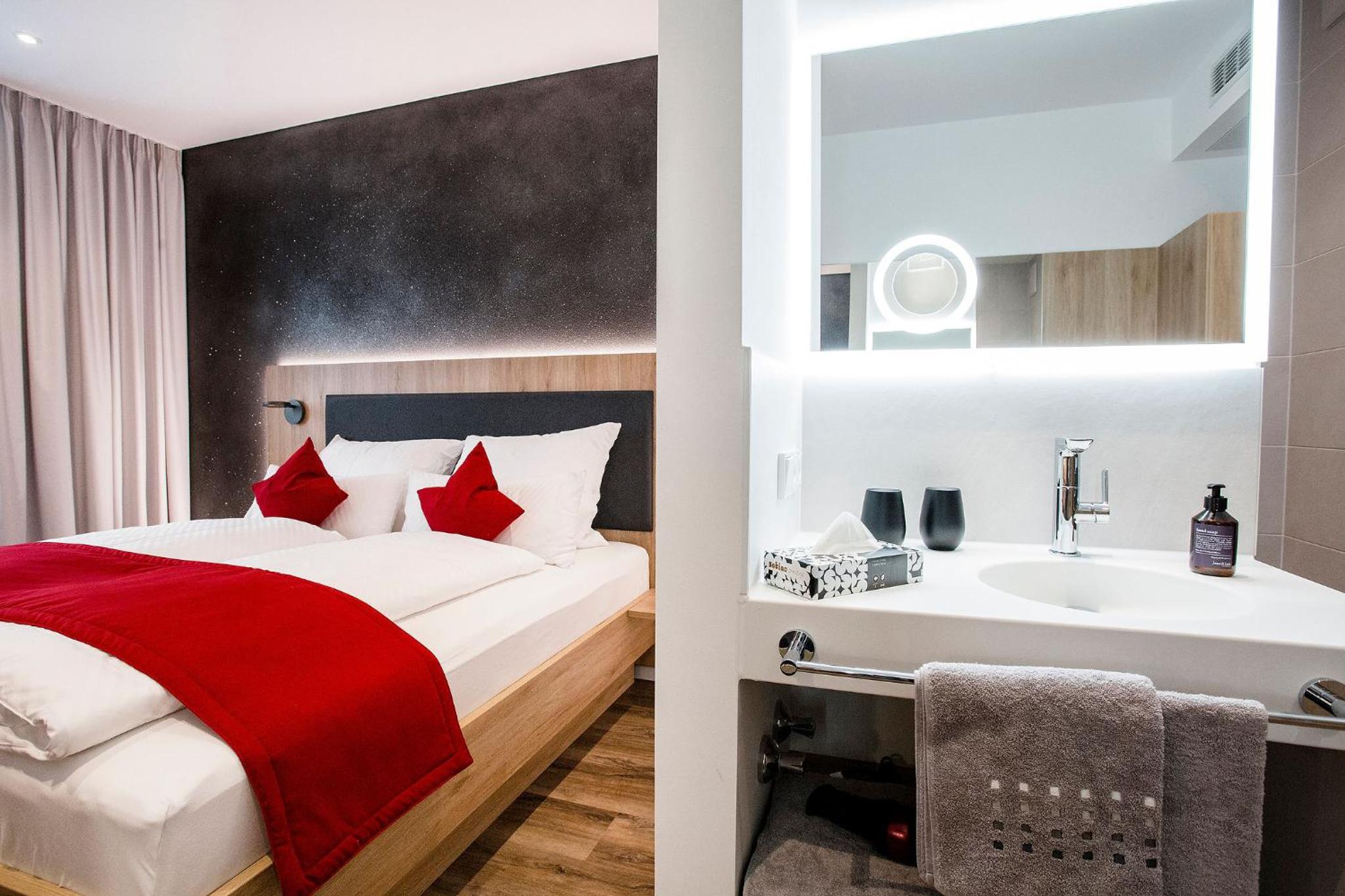 Double Room with Private Bathroom - Photo 3