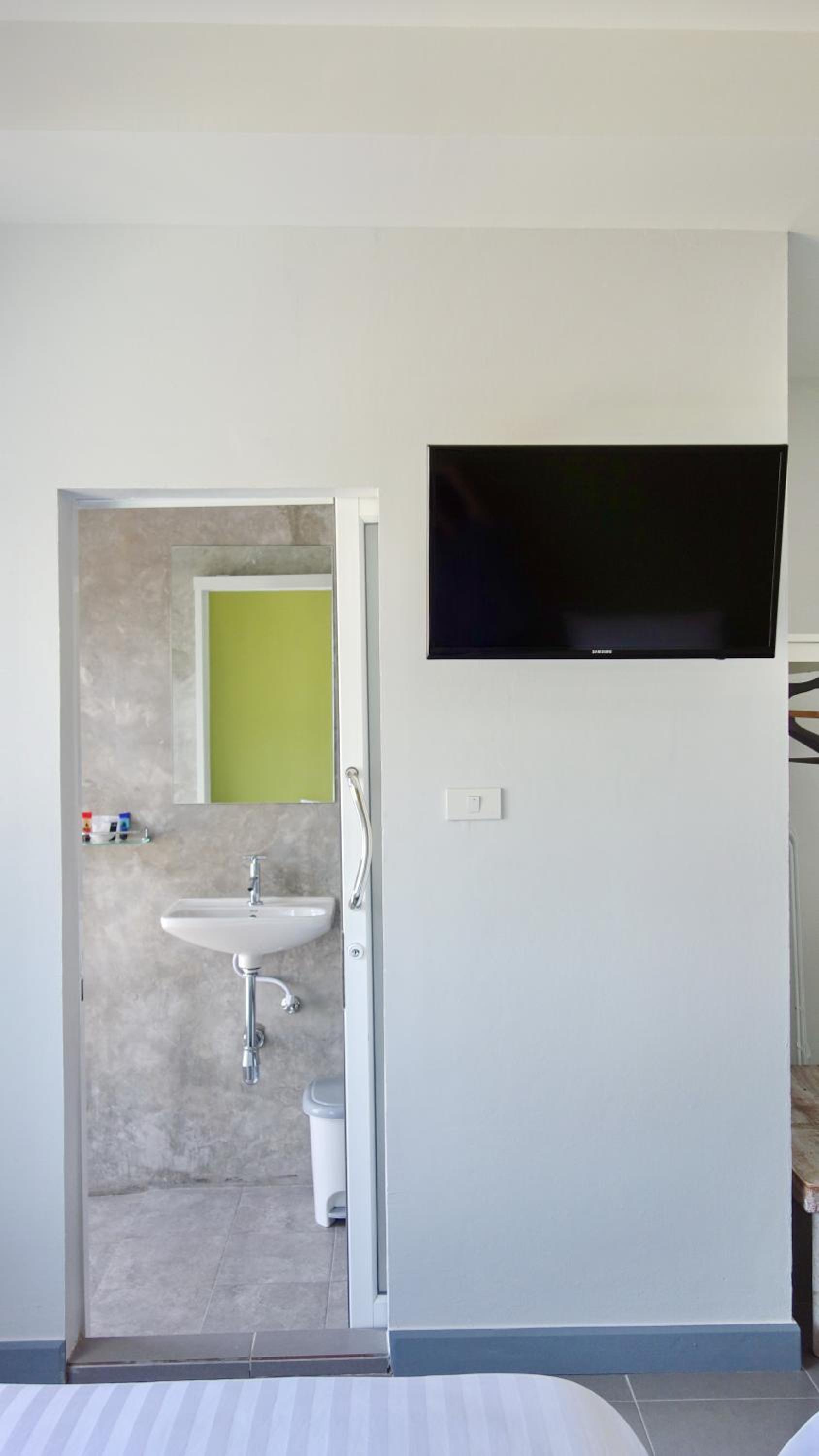 Superior Double or Twin Room - Photo 16