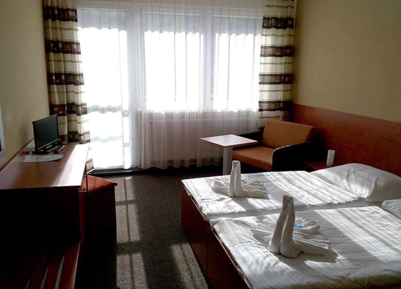 Double or Twin Room - Photo 3