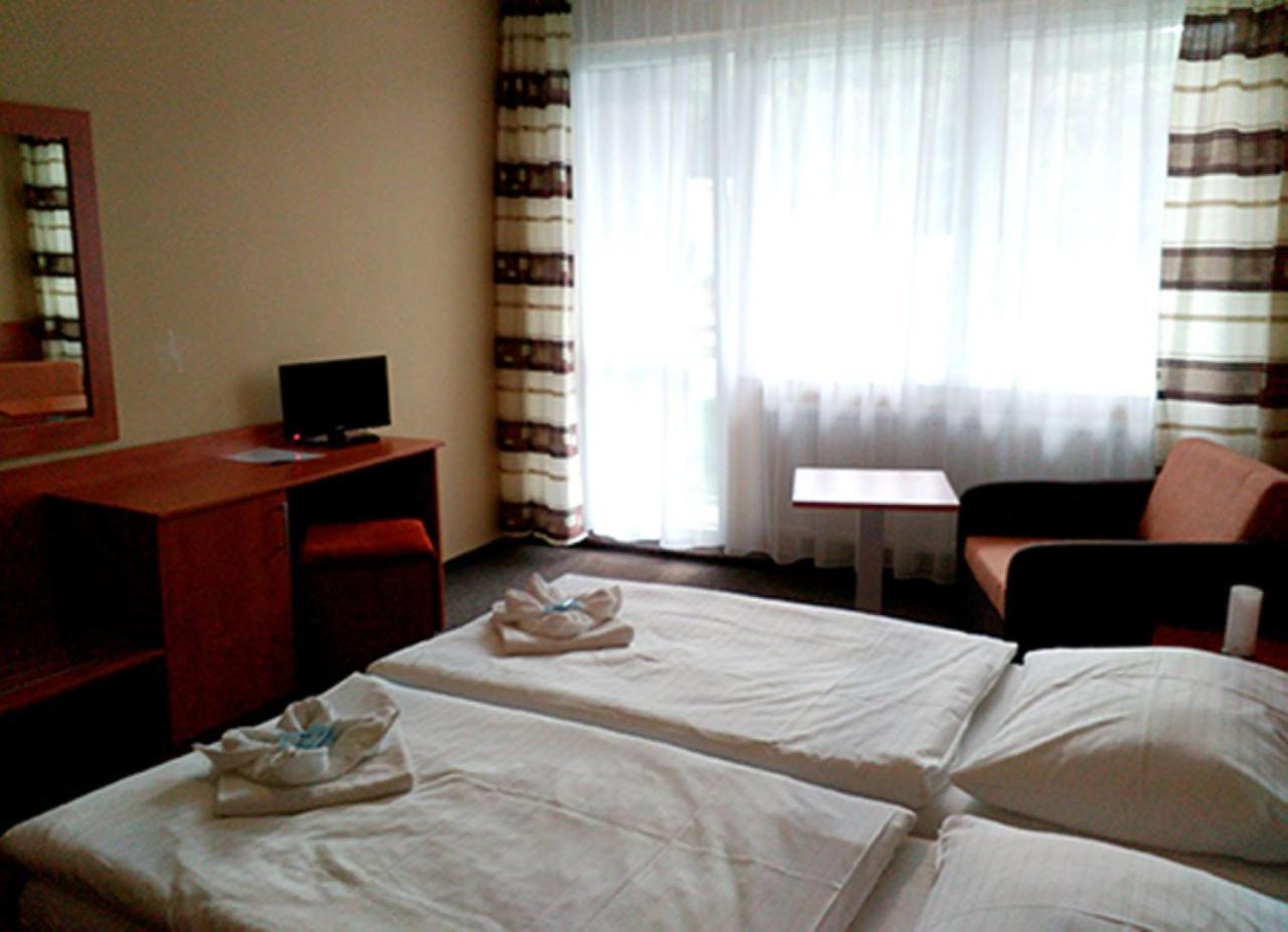 Double or Twin Room - Photo 4