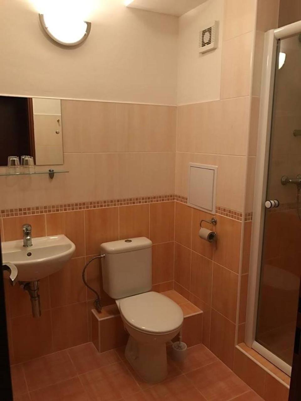 Double or Twin Room - Photo 6