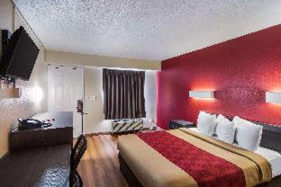 Double Room with Two Double Beds and Roll-in Shower - Mobility Access/Non-Smoking photo 1