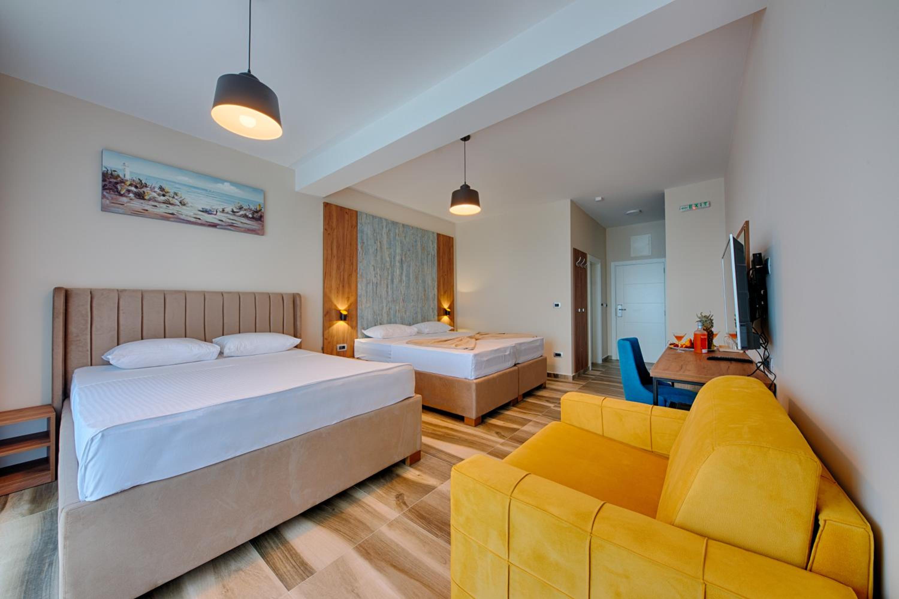 Deluxe Family Room with Terrace and Sea View - Photo 7