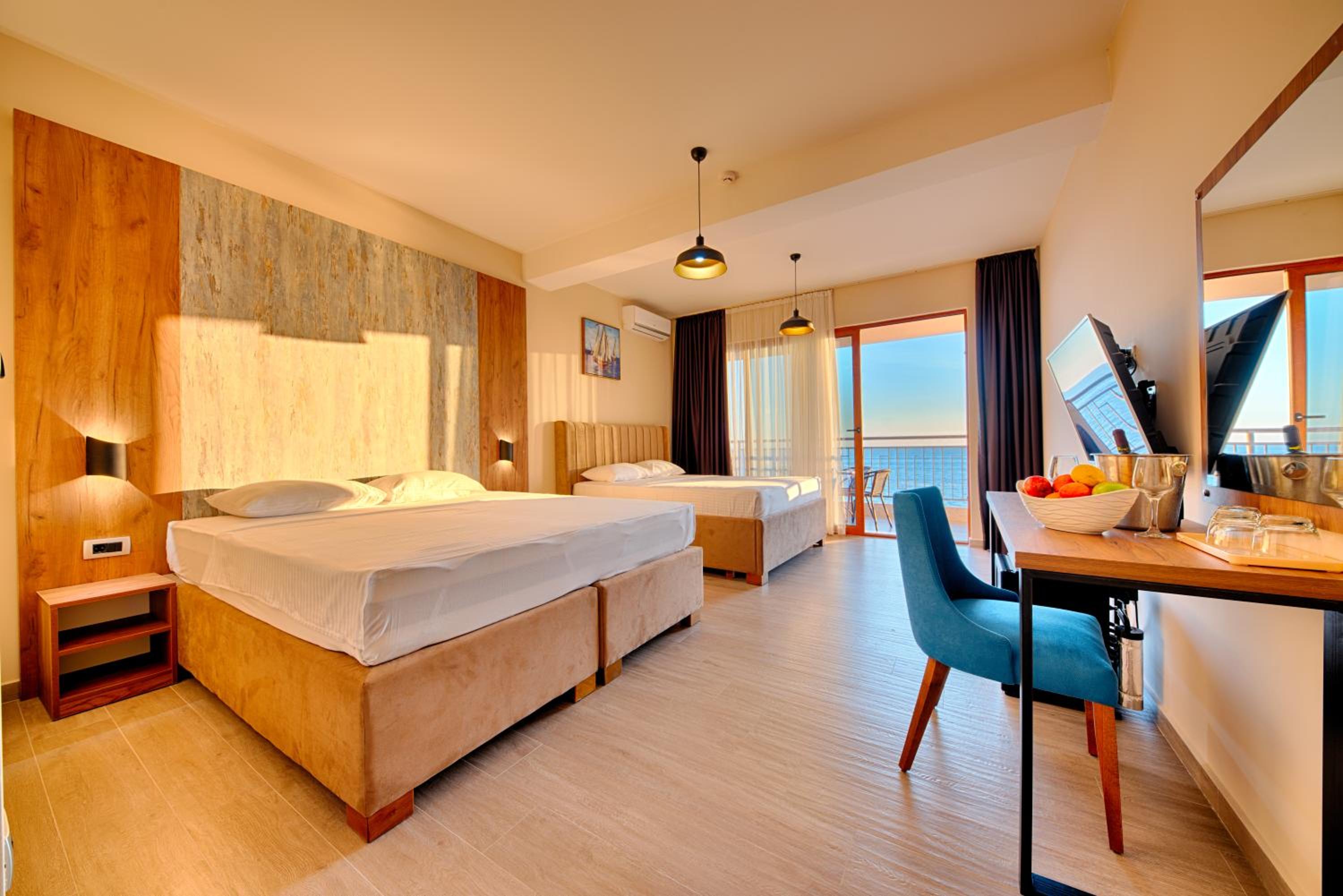 Deluxe Family Room with Terrace and Sea View - Photo 4
