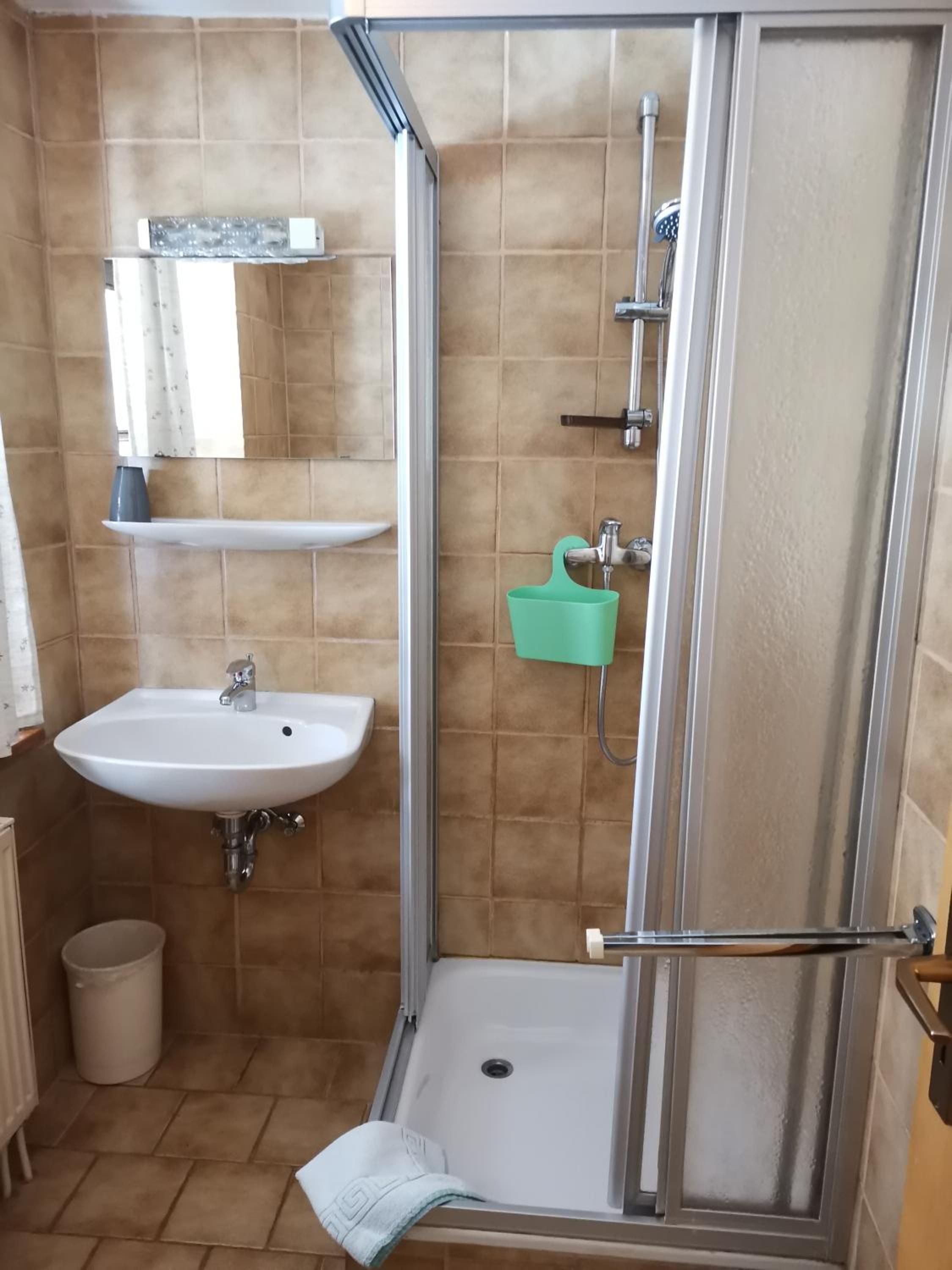 Single Room With Private Bathroom photo 3