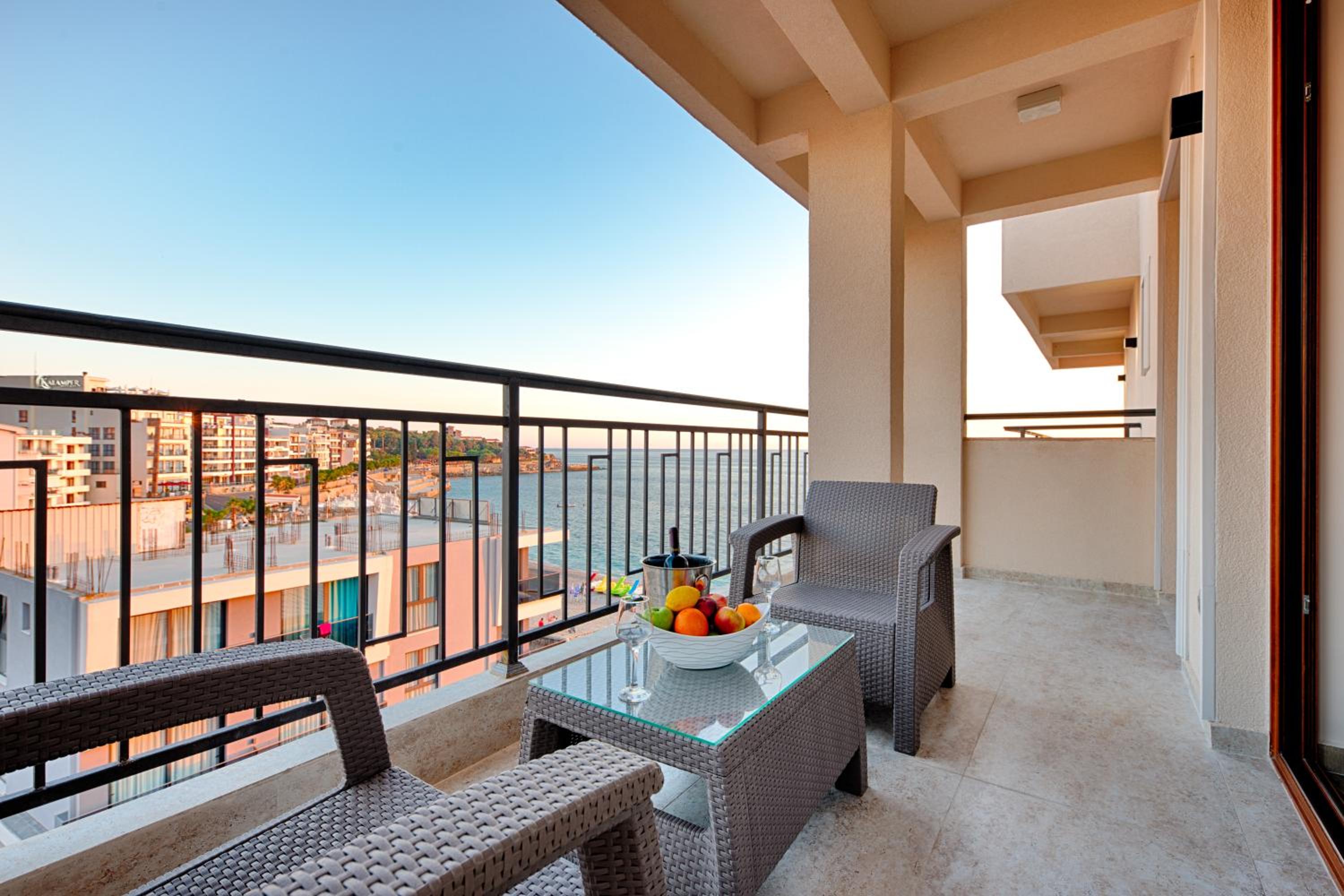 Superior Suite with Sea View - Photo 6
